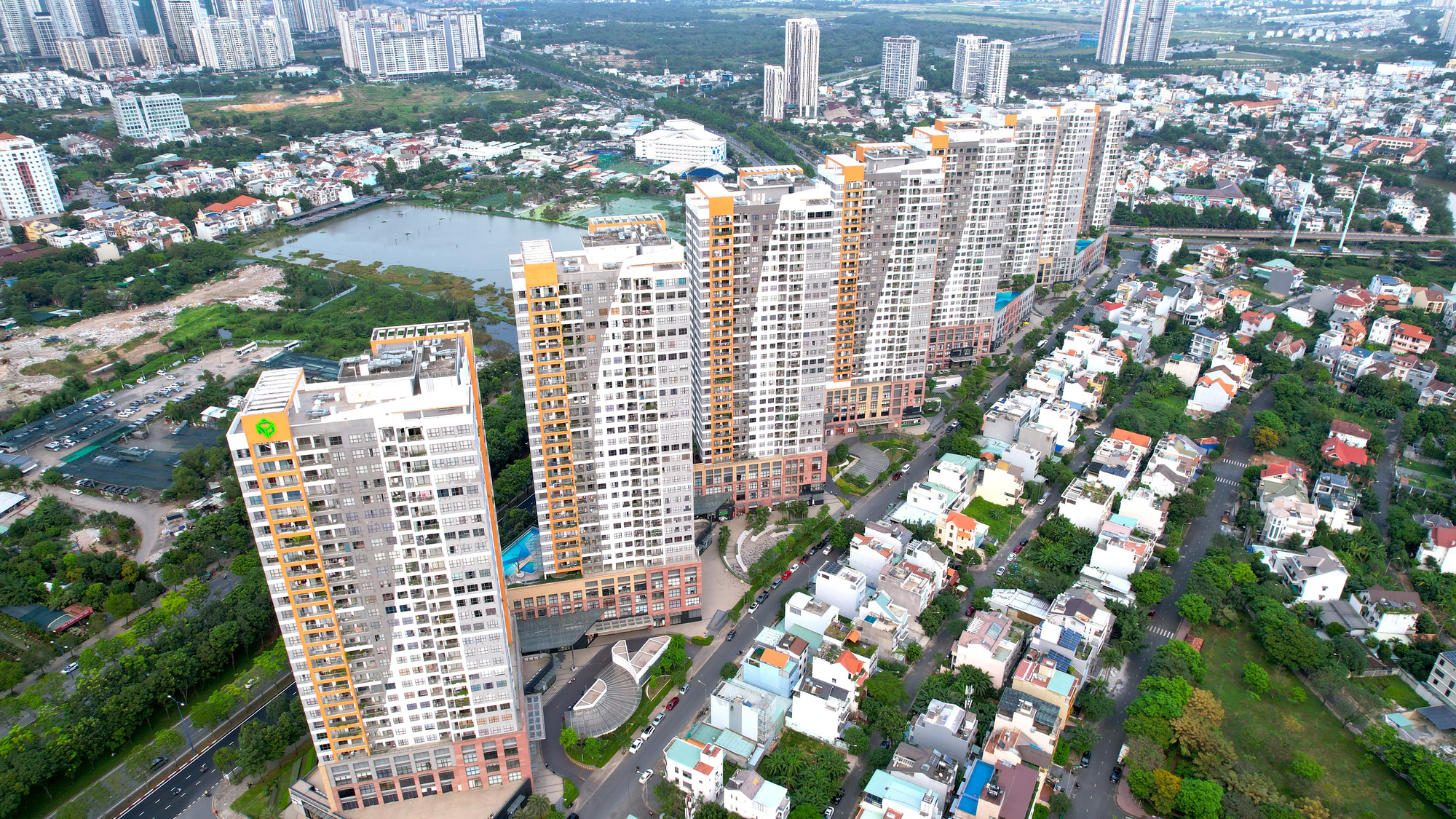 2.894 căn ở The Sun Avenue sắp được cấp sổ, Novaland đặt mục tiêu cấp xong 7.000 sổ hồng trong 2025 - Ảnh 1.