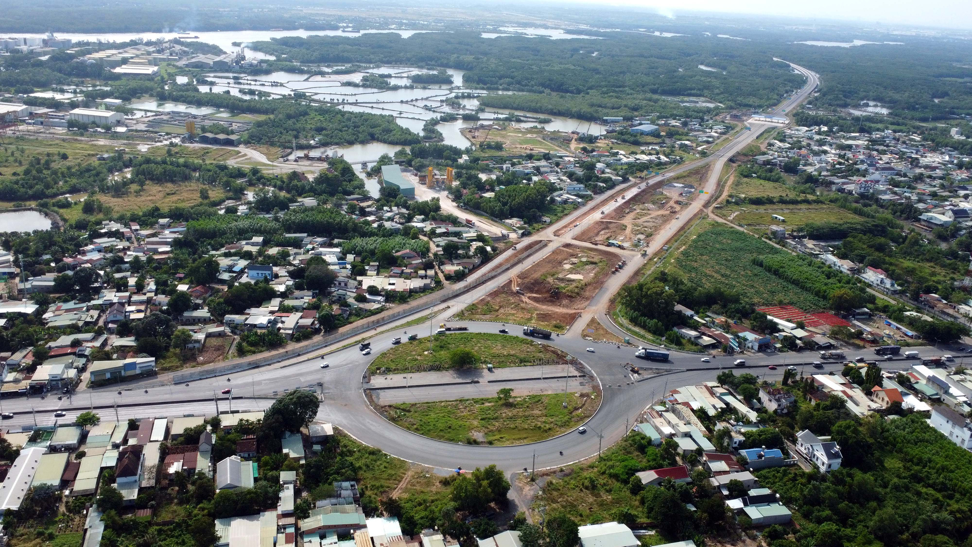 Tin tức sáng 11-3: Đẩy nhanh tiến độ dự án giao thông phía Nam; Làm cây cầu cao nhất Việt Nam - Ảnh 1.