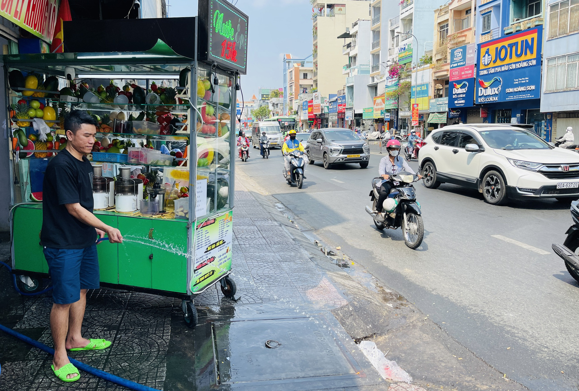 Thời tiết hôm nay 21-2: Bắc Bộ mưa phùn, Nam Bộ ngày nắng, chiều mưa rào - Ảnh 1.