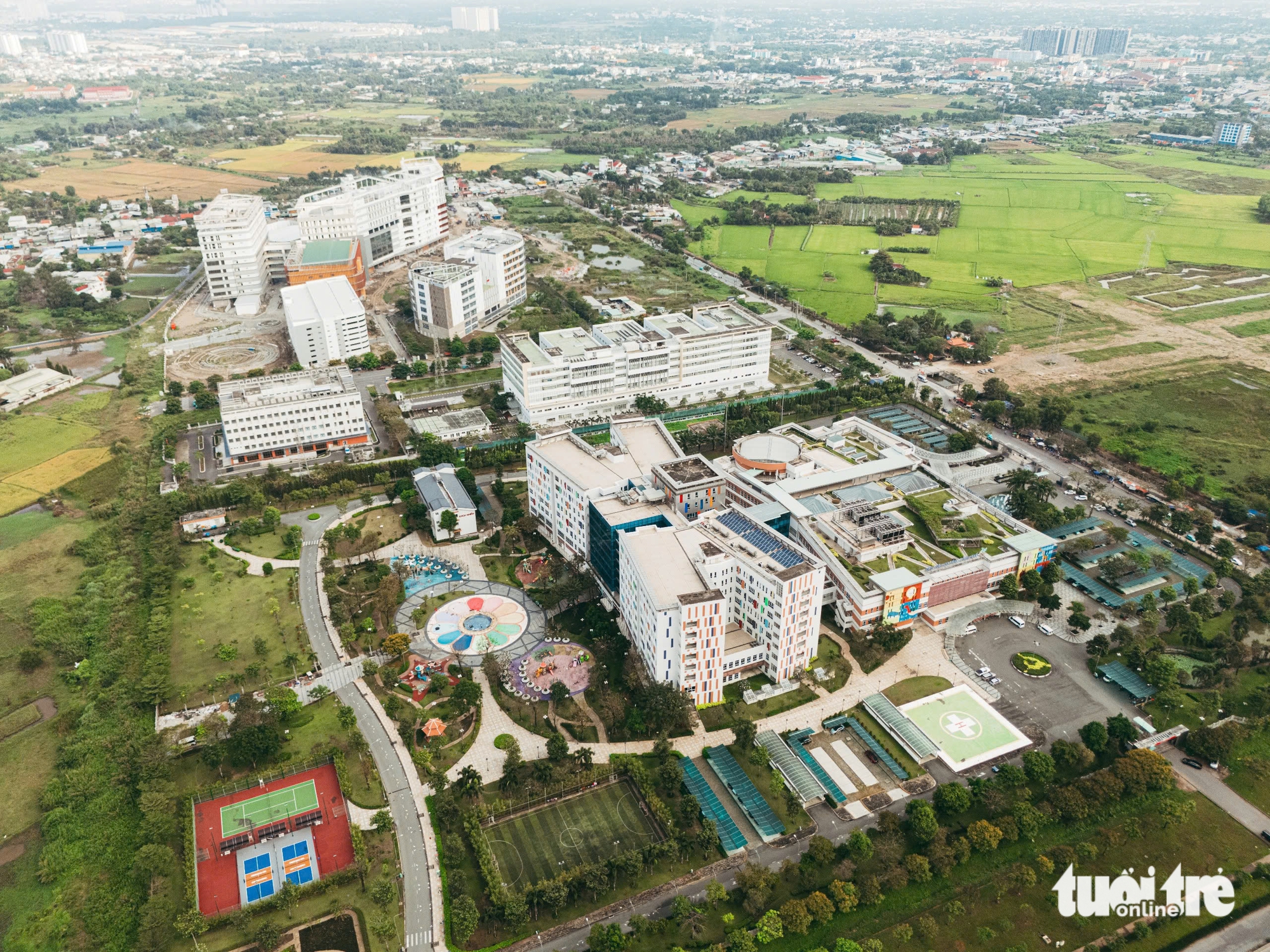 Sau 10 năm, hình hài khu 'campus y tế' đầu tiên của Việt Nam ra sao? - Ảnh 1.