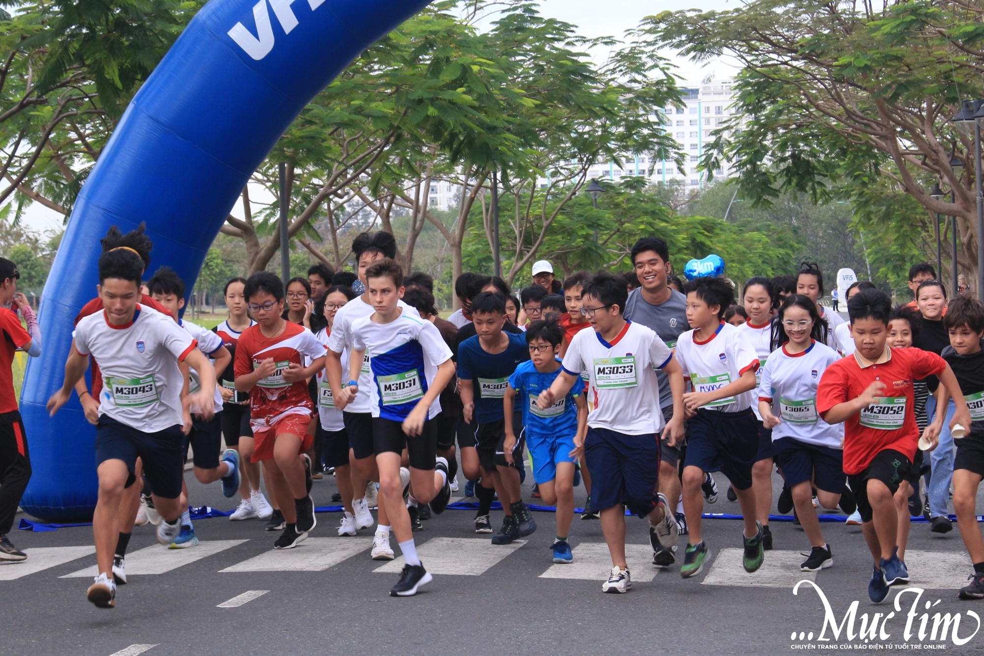 400 runner nhí tại TP.HCM cùng 'xỏ giày' chạy bộ- Ảnh 1.