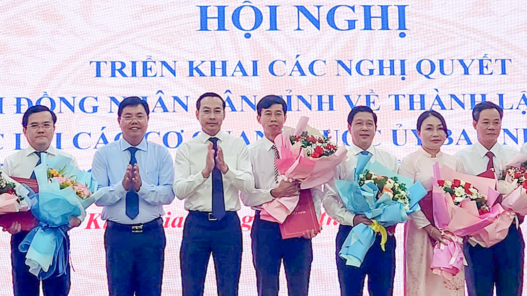 Kiên Giang điều động, bổ nhiệm 29 lãnh đạo sở ngành - Ảnh 1. Kiên Giang điều động, bổ nhiệm 29 giám đốc, phó giám đốc sở, ngành - Ảnh 1.