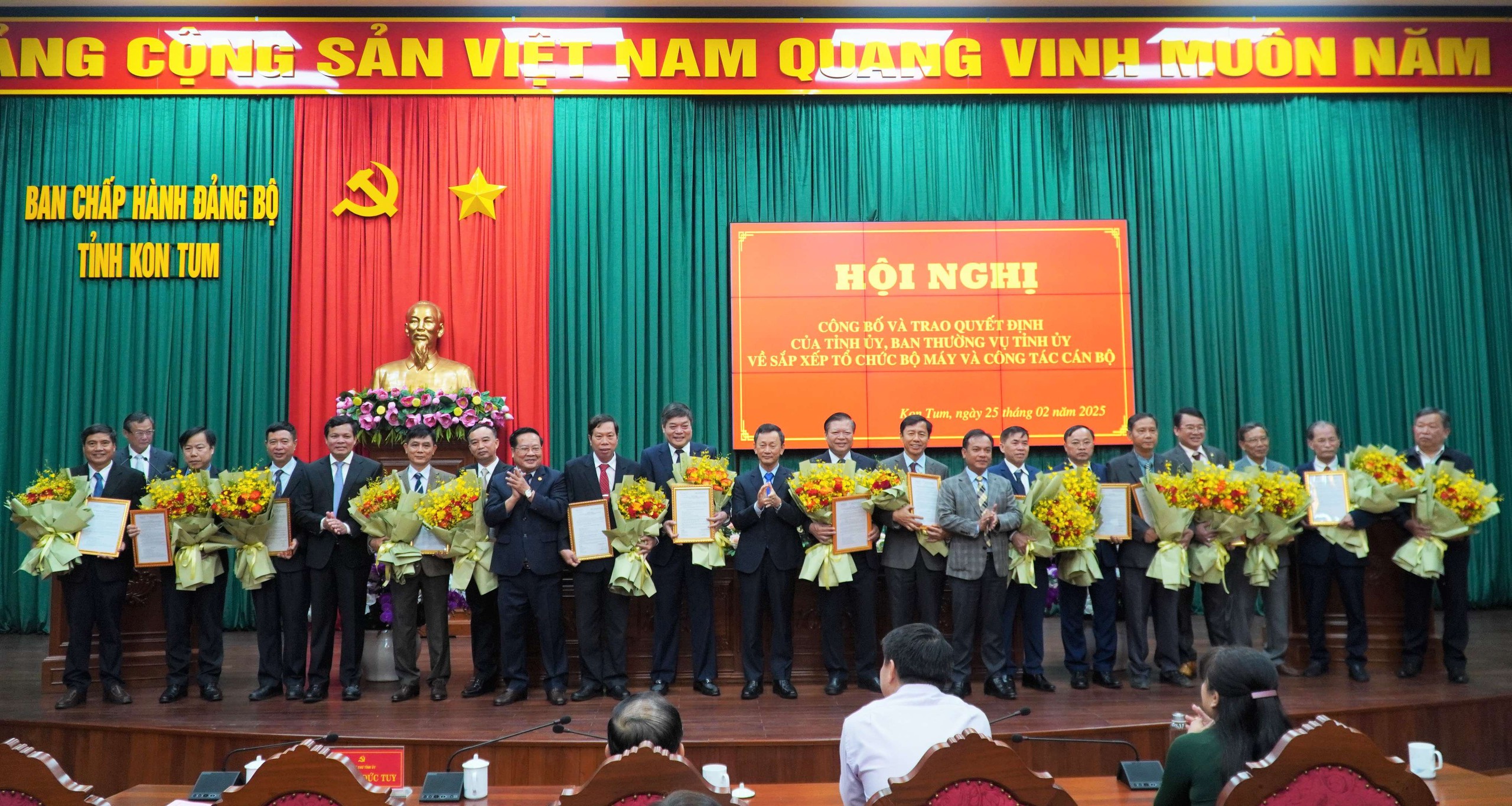 Lãnh đạo các sở ngành tỉnh Kon Tum sau sáp nhập gồm những ai? - Ảnh 3.