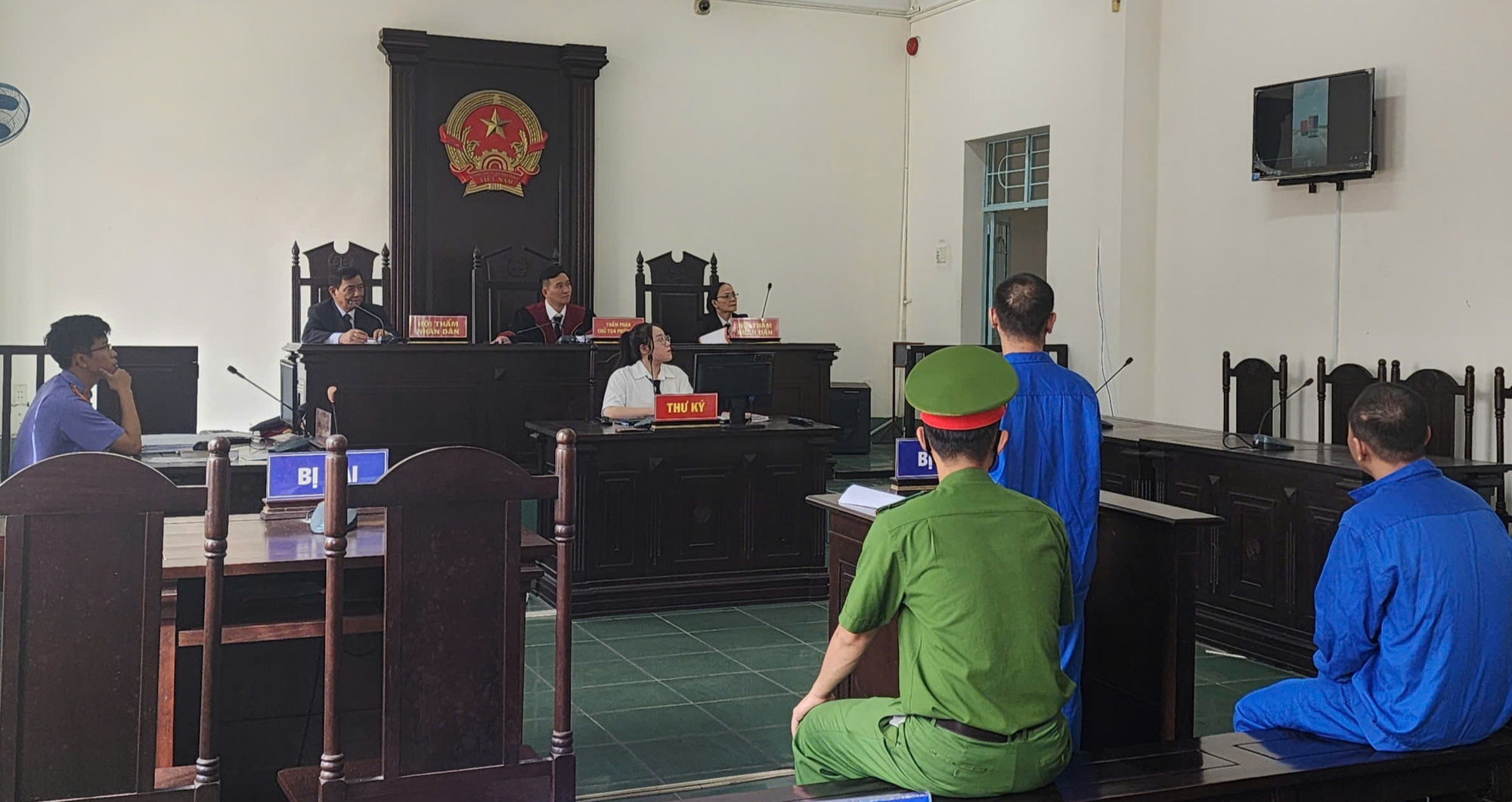 Phạt tù 2 tài xế chèn ép xe, rượt đuổi đánh nhau trên cao tốc TP.HCM – Trung Lương - Ảnh 2.