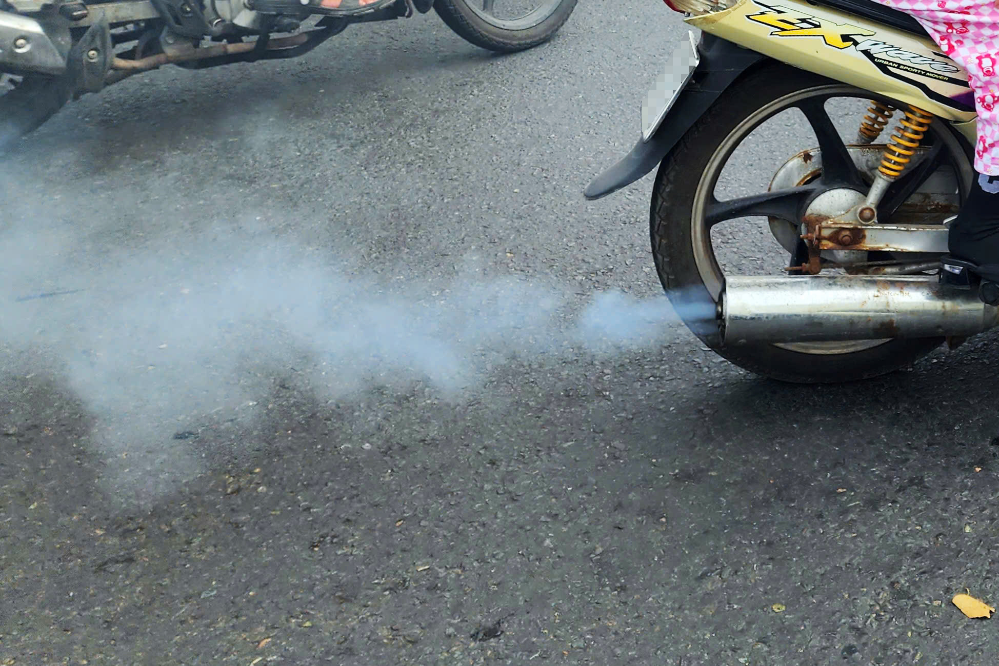 Cảnh báo khẩn: Chất lượng không khí TP.HCM suy giảm, bụi mịn tăng - Ảnh 1.