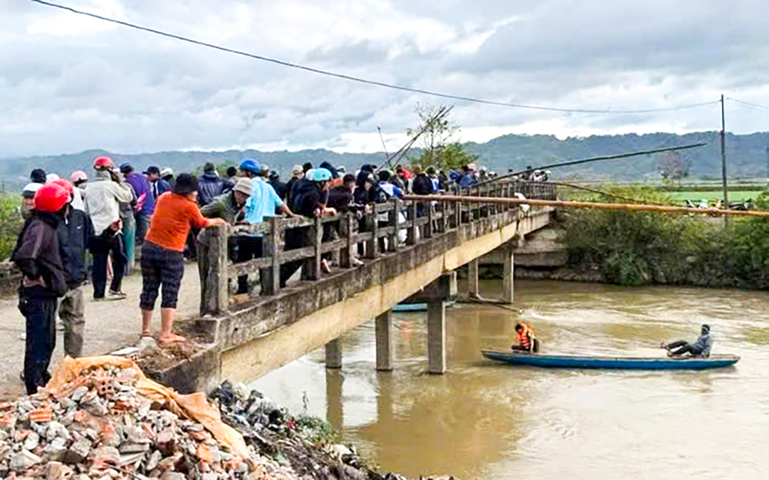 Xuyên đêm kiếm người thả cá phóng sinh bị nước cuốn trên sông Krông Ana - Ảnh 1.