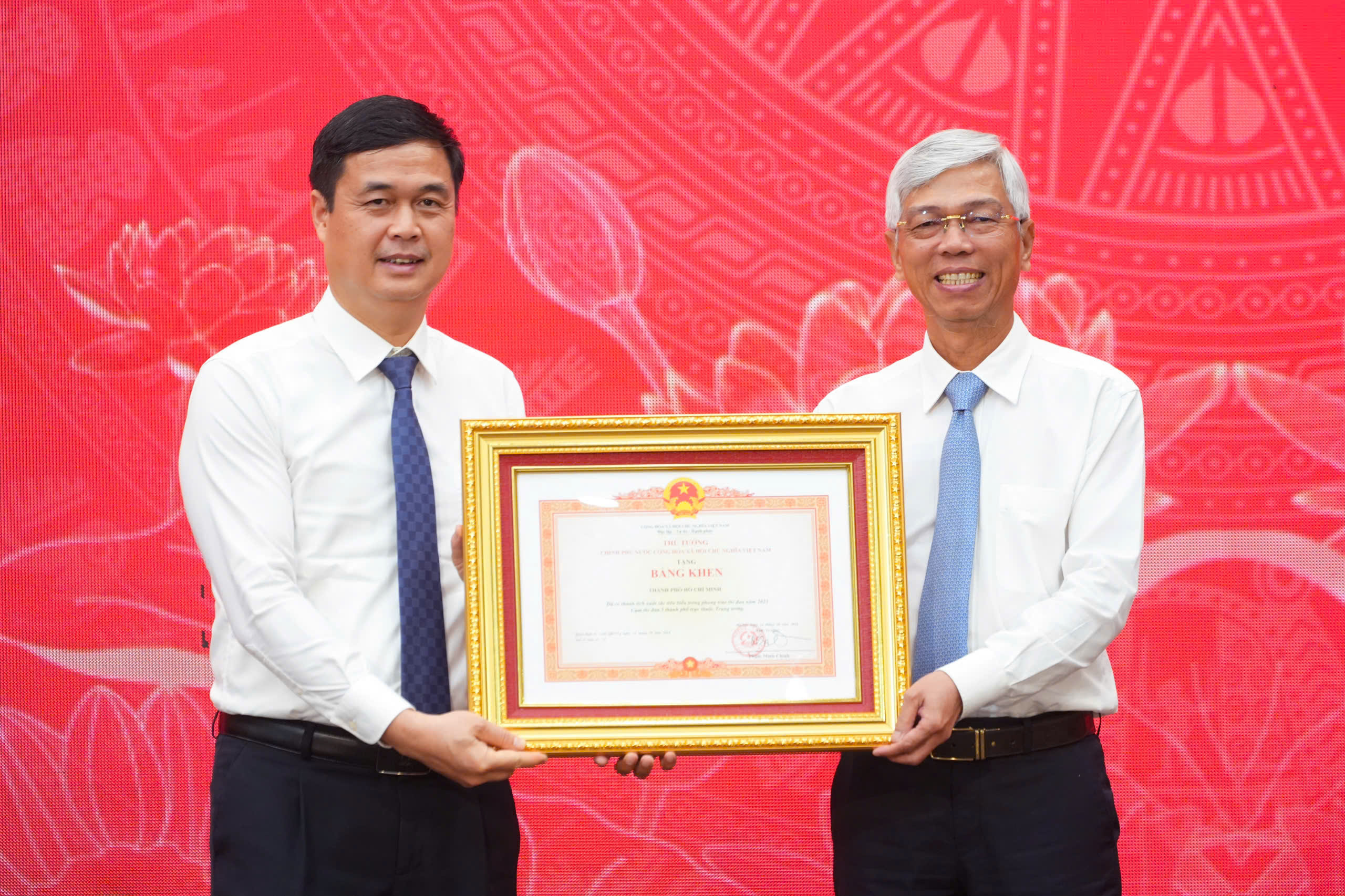 Chủ tịch Nguyễn Văn Được đề nghị cán bộ thi đua thực hiện các nhiệm vụ khó - Ảnh 2.