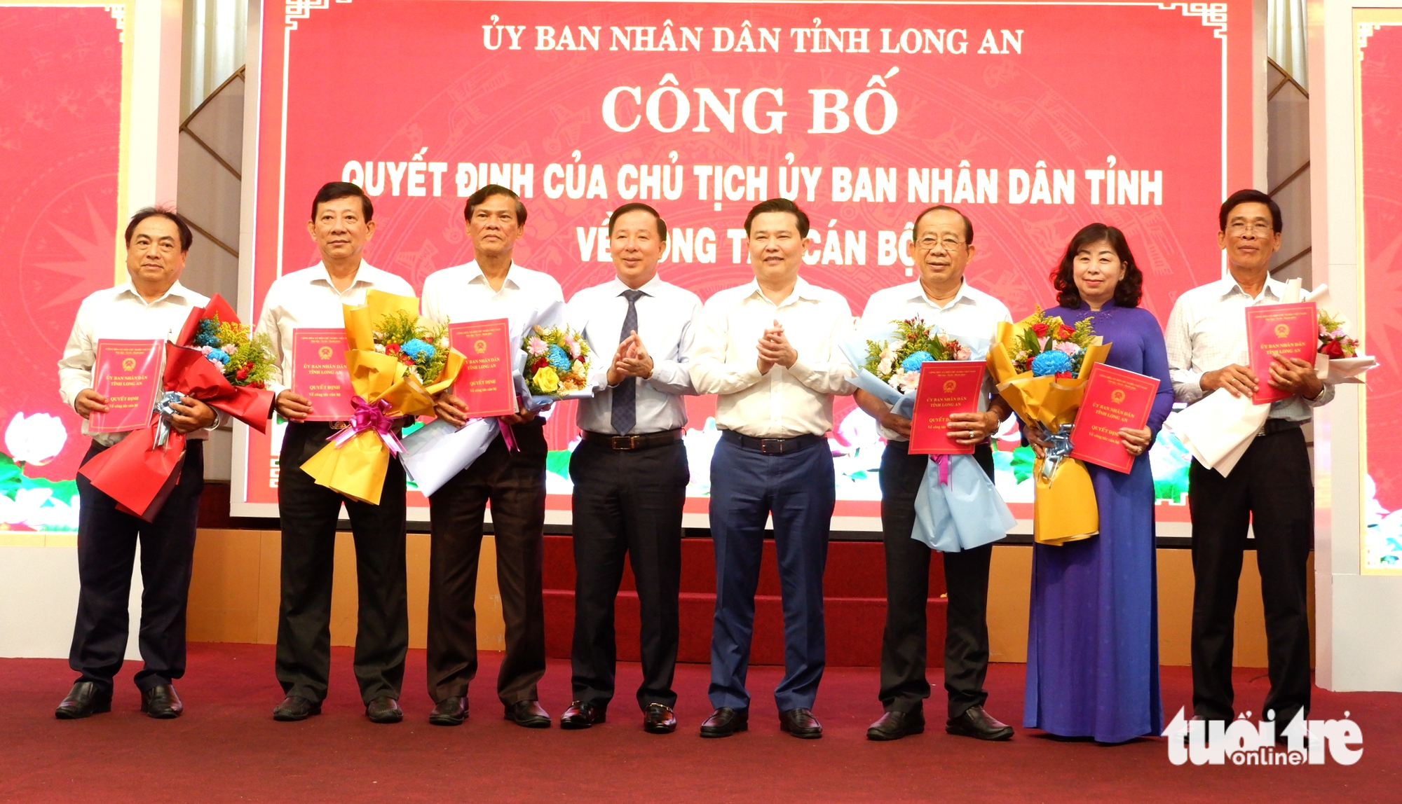 Long An bổ nhiệm 32 lãnh đạo cho 5 sở, 1 ban mới thành lập - Ảnh 1.