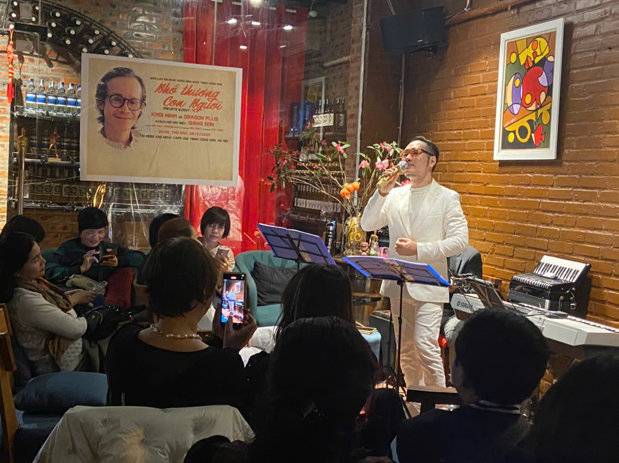 Giáng Son sings Trịnh Công Sơn's songs to celebrate his birthday - Photo 2. Giáng Son hát nhạc Trịnh mừng sinh nhật Trịnh Công Sơn - Ảnh 2.