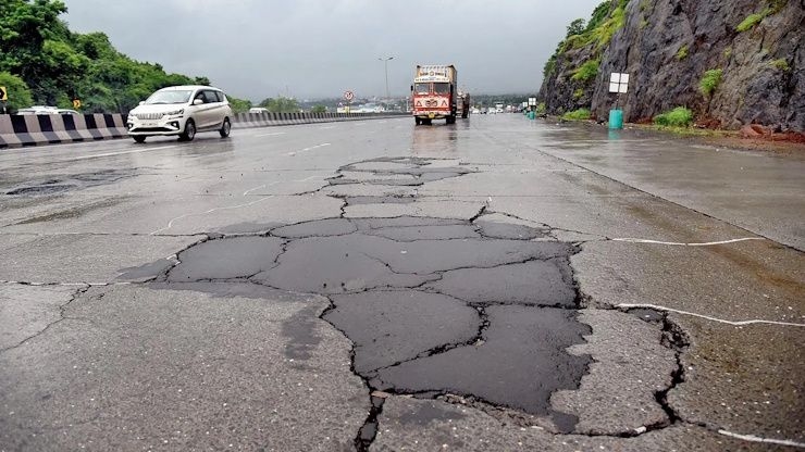 Đường cao tốc xấu phải dừng thu phí, tòa án phán quyết: 'Trạm thu phí không phải nơi vơ vét tiền' - Ảnh 3.