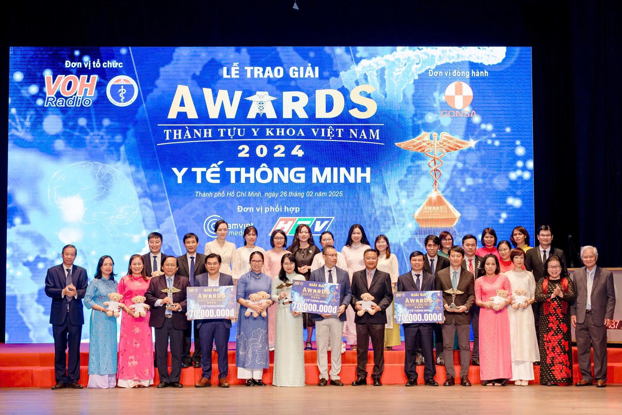 Bệnh viện Đại học Y Dược TP.HCM nhận 2 giải thưởng Thành tựu Y khoa - Ảnh 3.