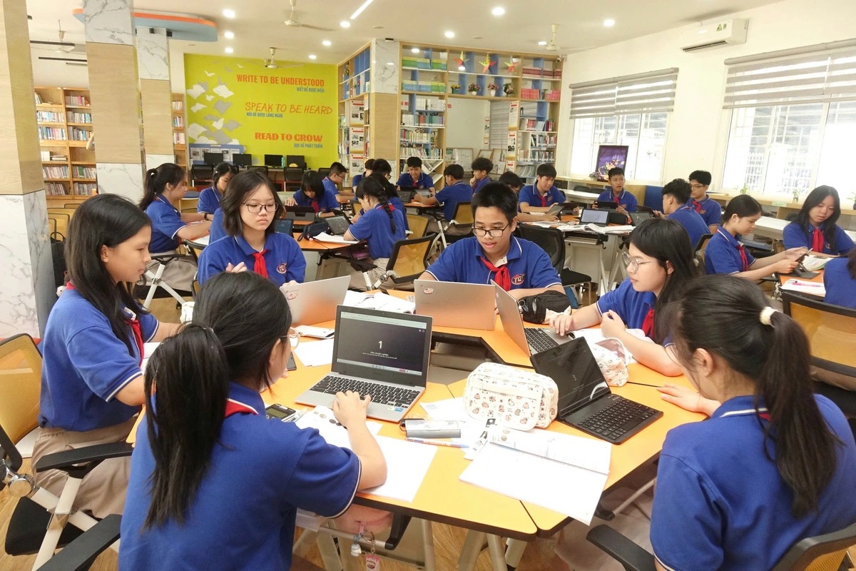 'Trường tiên tiến, hội nhập' thay đổi mức thu học phí, phụ huynh lo xáo trộn - Ảnh 1.