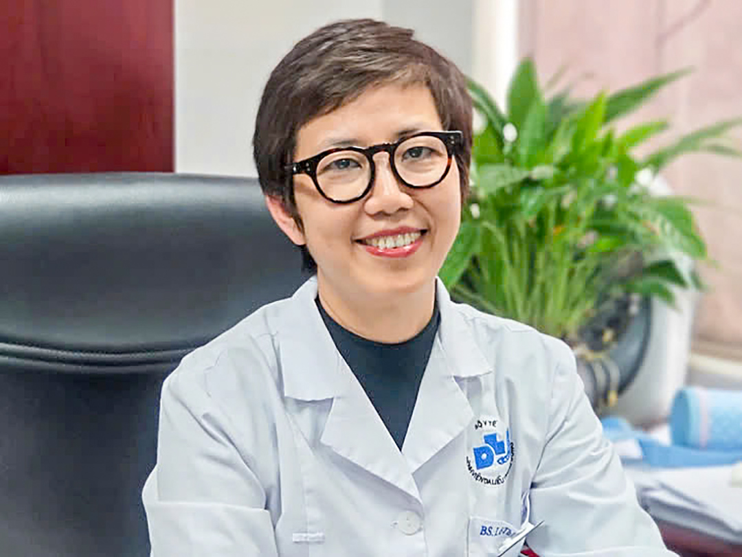 Nữ bác sĩ nối tiếp truyền thống gia đình chăm sóc người bệnh mắc 'căn bệnh bị lãng quên' - Ảnh 1. Nữ bác sĩ chiến đấu với 'căn bệnh bị lãng quên' - Ảnh 1.