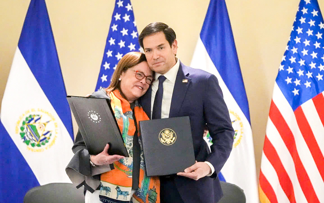 Thỏa thuận lạ: El Salvador đề nghị làm dịch vụ tù giam cho Mỹ - Ảnh 1. Thỏa thuận lịch sử: El Salvador chịu tiếp nhận tất cả người bị Mỹ trục xuất - Ảnh 1.