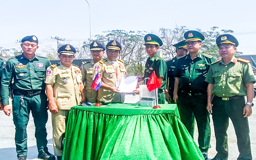 Tiếp nhận 24 công dân dính bẫy 'việc nhẹ, lương cao' từ Campuchia về - Ảnh 1. Tiếp nhận 24 công dân bị mắc bẫy