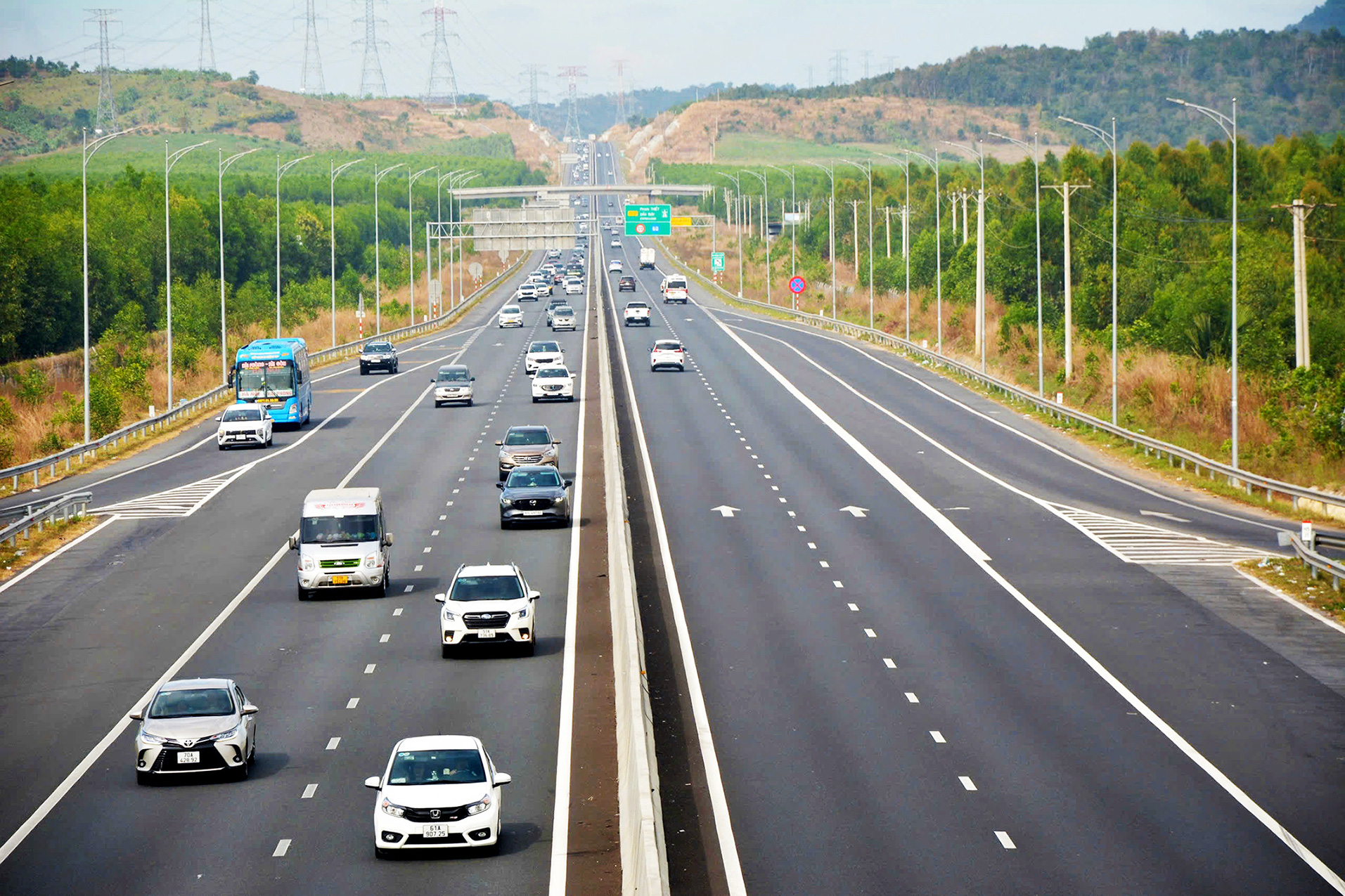 Mở đường cao tốc lên đại ngàn Tây Nguyên - Ảnh 5. Mở đường cao tốc lên đại ngàn Tây Nguyên - Ảnh 4.
