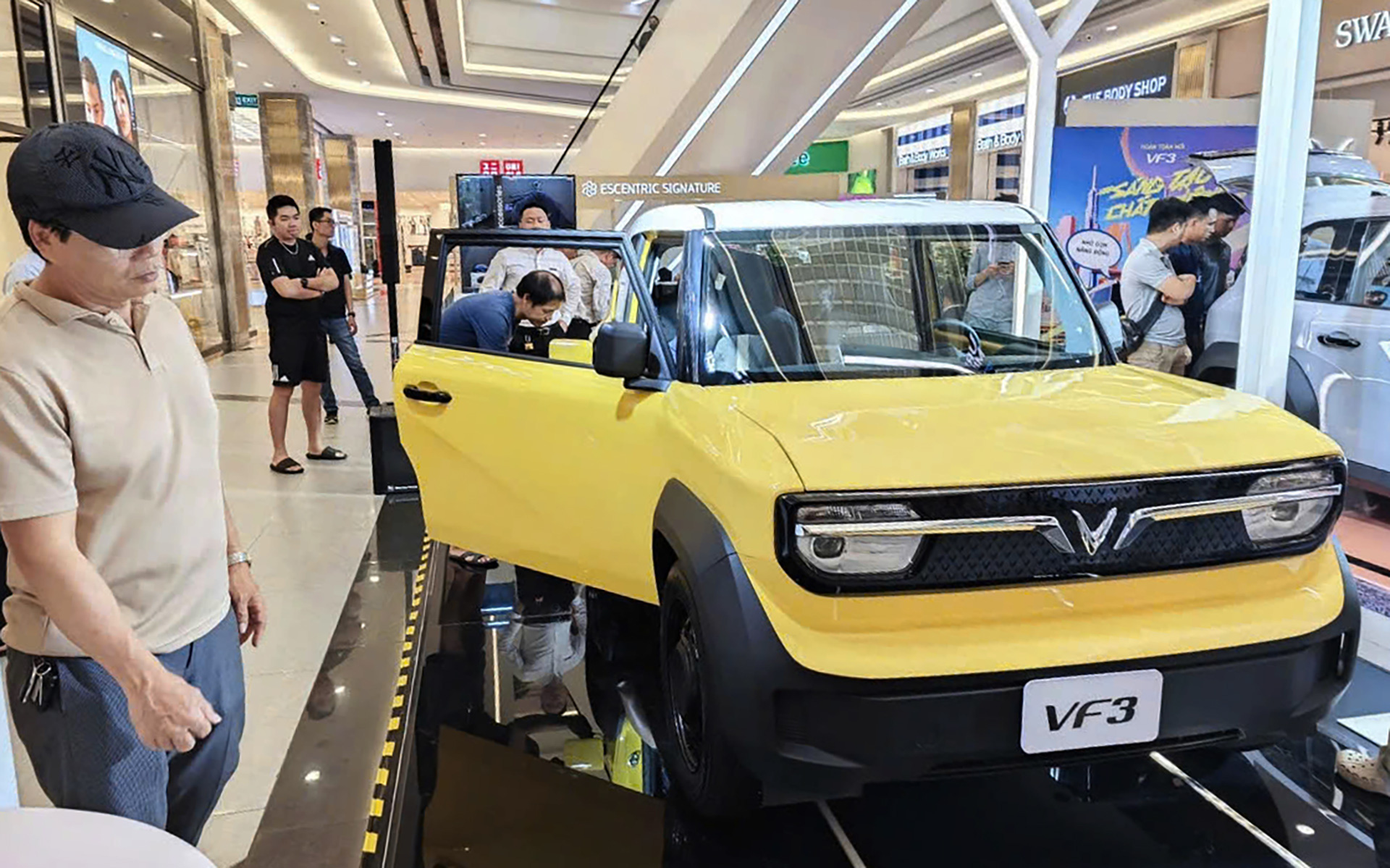 Xem xét đề xuất của VinFast tiếp tục miễn, giảm lệ phí trước bạ với ô tô điện - Ảnh 1. Xem xét đề xuất của Vinfast tiếp tục miễn, giảm lệ phí trước bạ với ô tô điện - Ảnh 1.