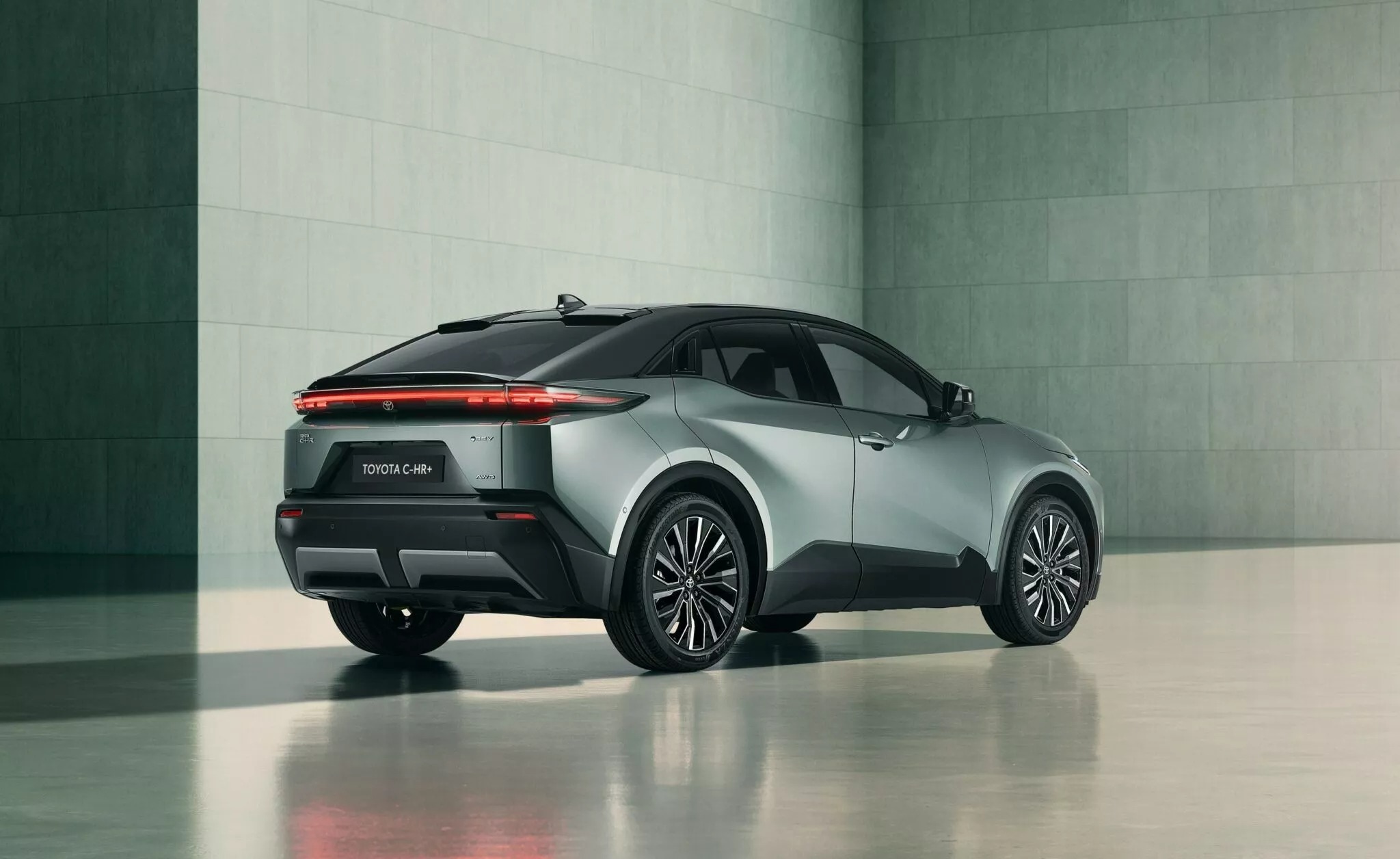 Bất ngờ có bản thuần điện Toyota C-HR+ hút người dùng độc thân - Ảnh 3.