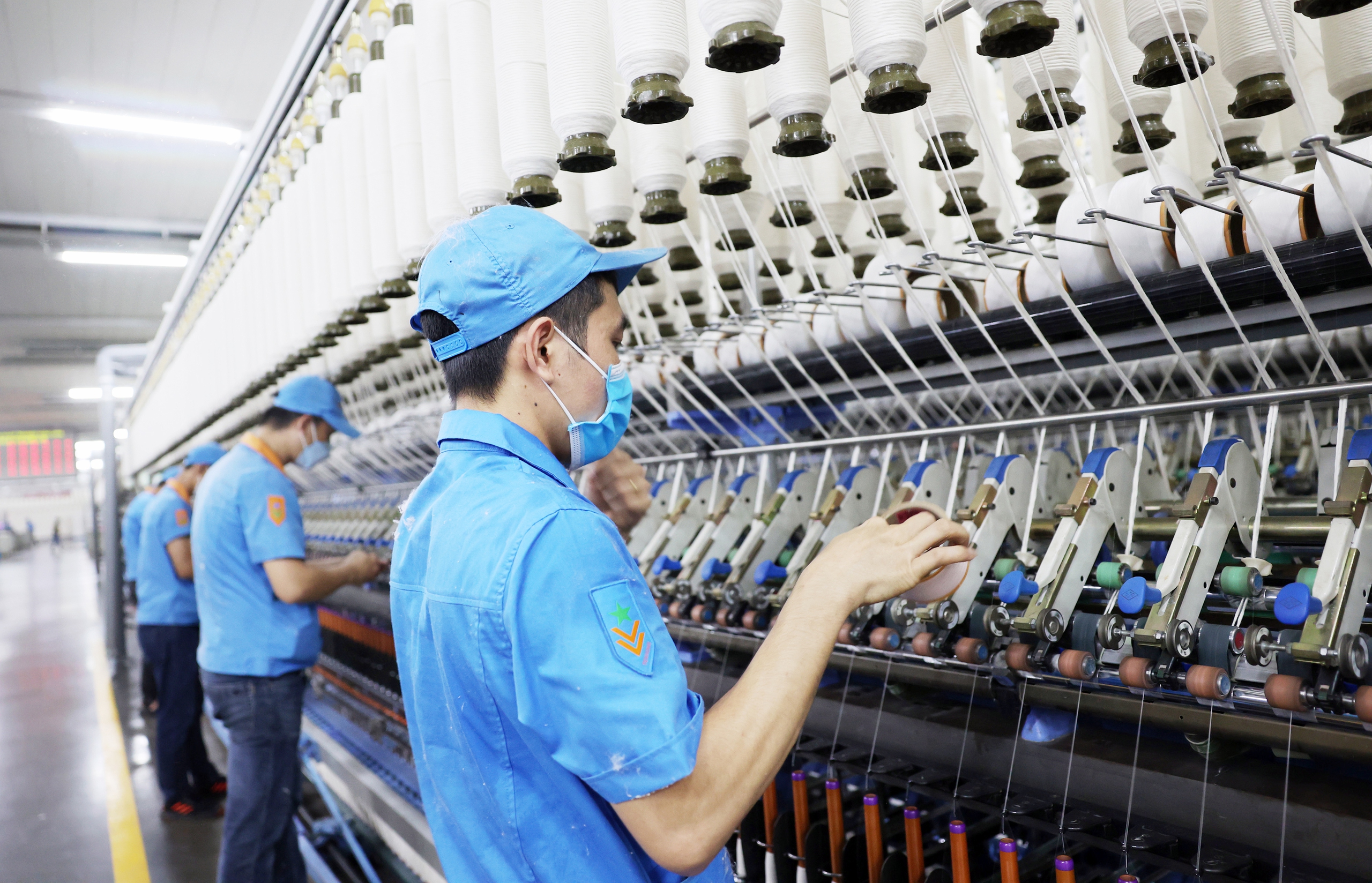 Đề xuất Giảm thuế VAT đến hết năm 2026: Kích cầu tiêu dùng, thúc đẩy tăng trưởng - Ảnh 3. Đề xuất Giảm thuế VAT đến hết năm 2026: Kích cầu tiêu dùng, thúc đẩy tăng trưởng - Ảnh 3.