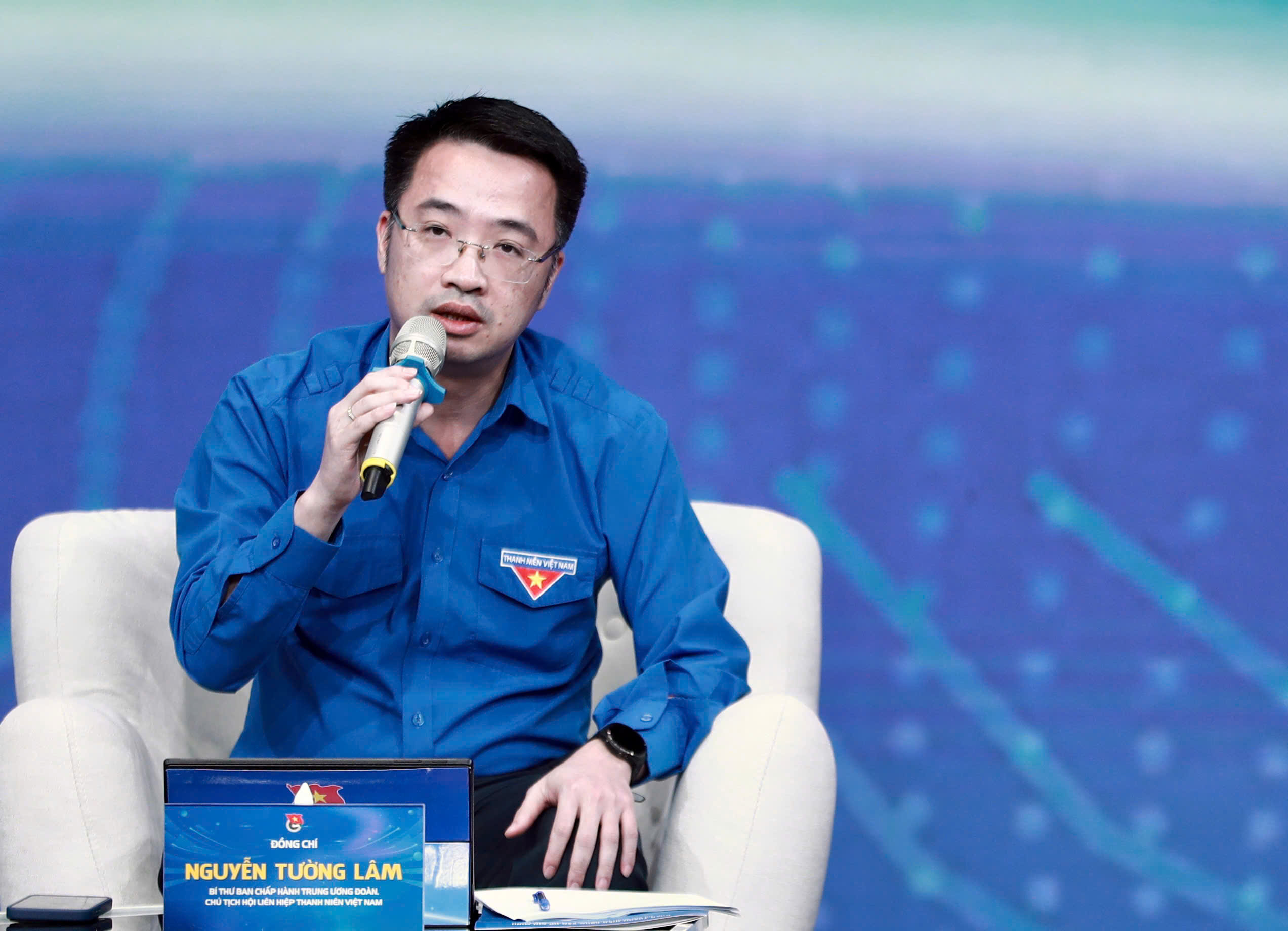 YouTuber Khoai Lang Thang kêu gọi Trung ương Đoàn giúp thanh niên tiếp cận AI giá rẻ - Ảnh 4.