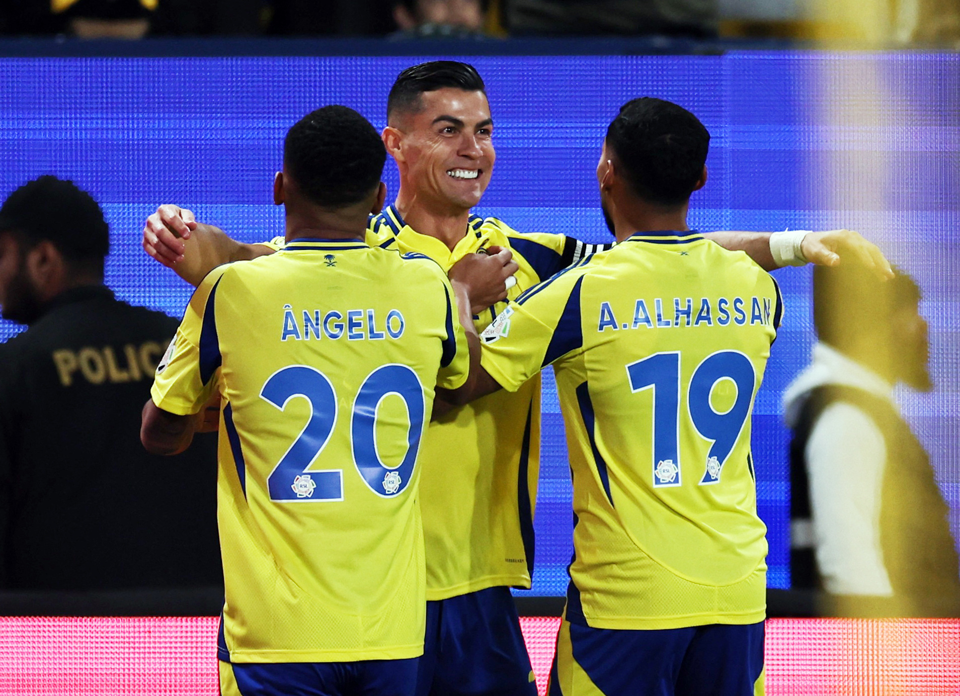 Lý do Ronaldo giận dỗi bỏ vào đường hầm dù ghi bàn 3 Cristiano Ronaldo bị thay ra sớm dù ghi bàn cho Al Nassr