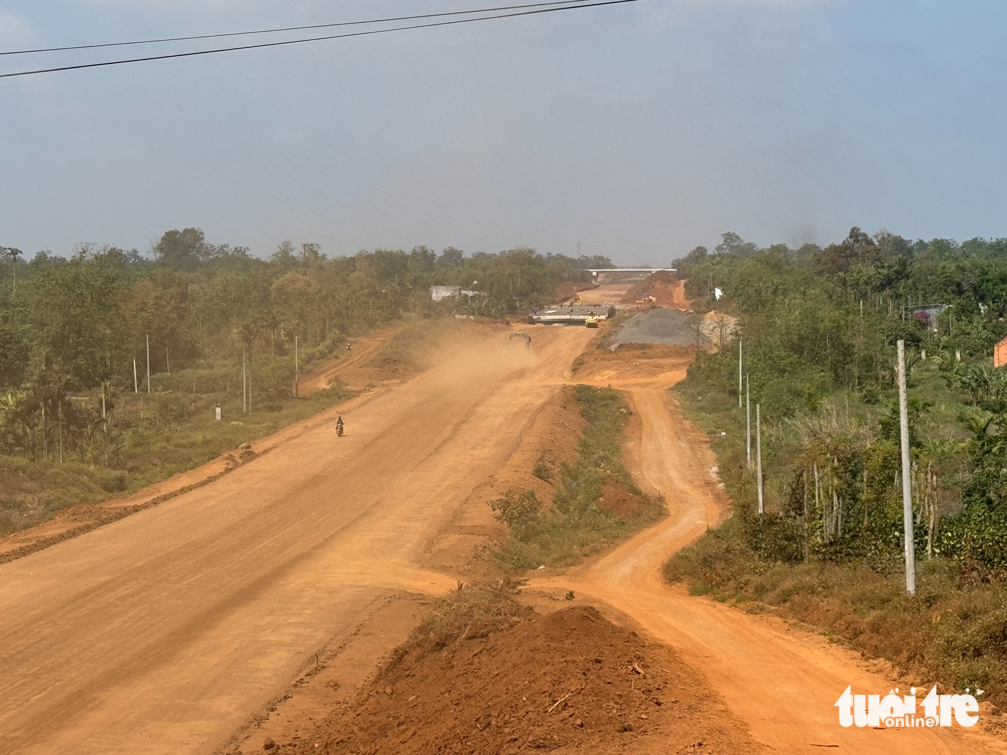 Cho nhà thầu mua vật liệu ngoài để đảm bảo tiến độ cao tốc Khánh Hòa - Buôn Ma Thuột - Ảnh 1.