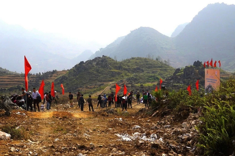 Khởi công ngôi trường 100 tỉ thầy Nguyễn Xuân Khang tặng vùng cao Mèo Vạc - Ảnh 1.