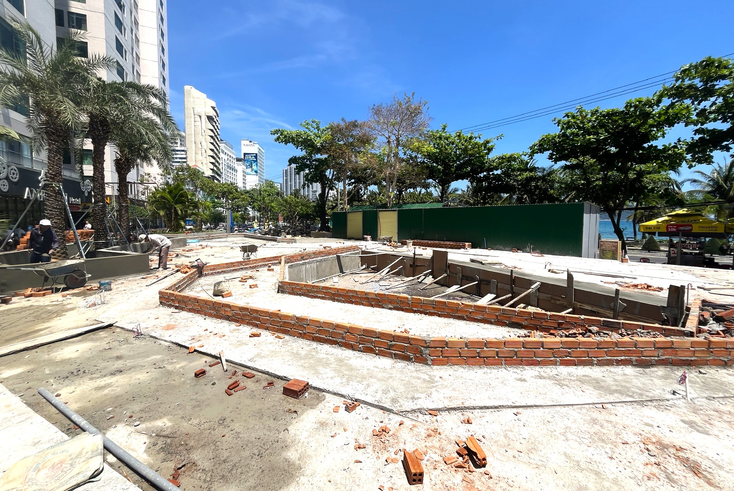 Xây dựng quán cà phê trái phép ở khu căn hộ cao cấp Mường Thanh Viễn Triều? - Ảnh 1. Xây dựng quán cà phê trái phép ở khu căn hộ cao cấp Mường Thanh Viễn Triều? - Ảnh 1.