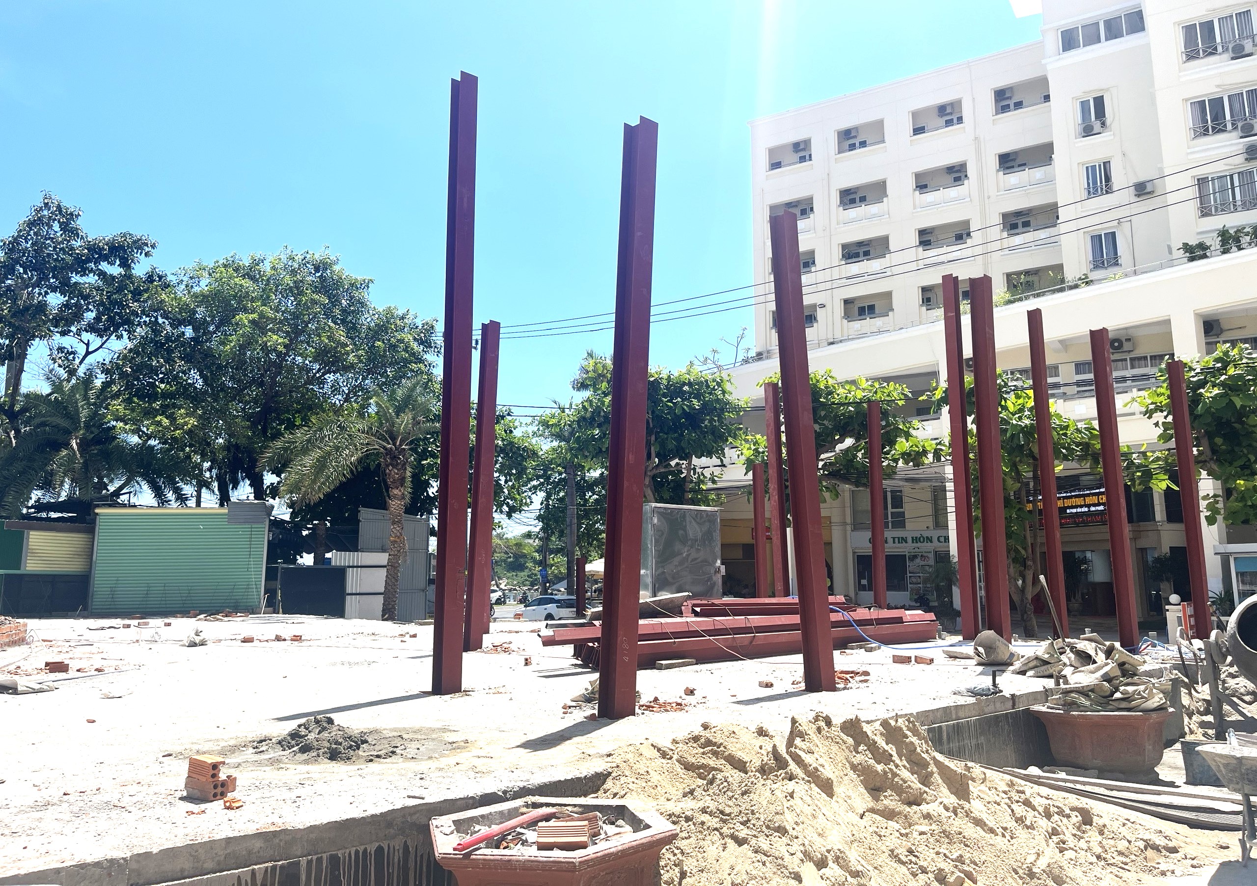 Xây dựng quán cà phê trái phép ở khu căn hộ cao cấp Mường Thanh Viễn Triều? - Ảnh 2. Xây dựng quán cà phê trái phép ở khu căn hộ cao cấp Mường Thanh Viễn Triều? - Ảnh 2.