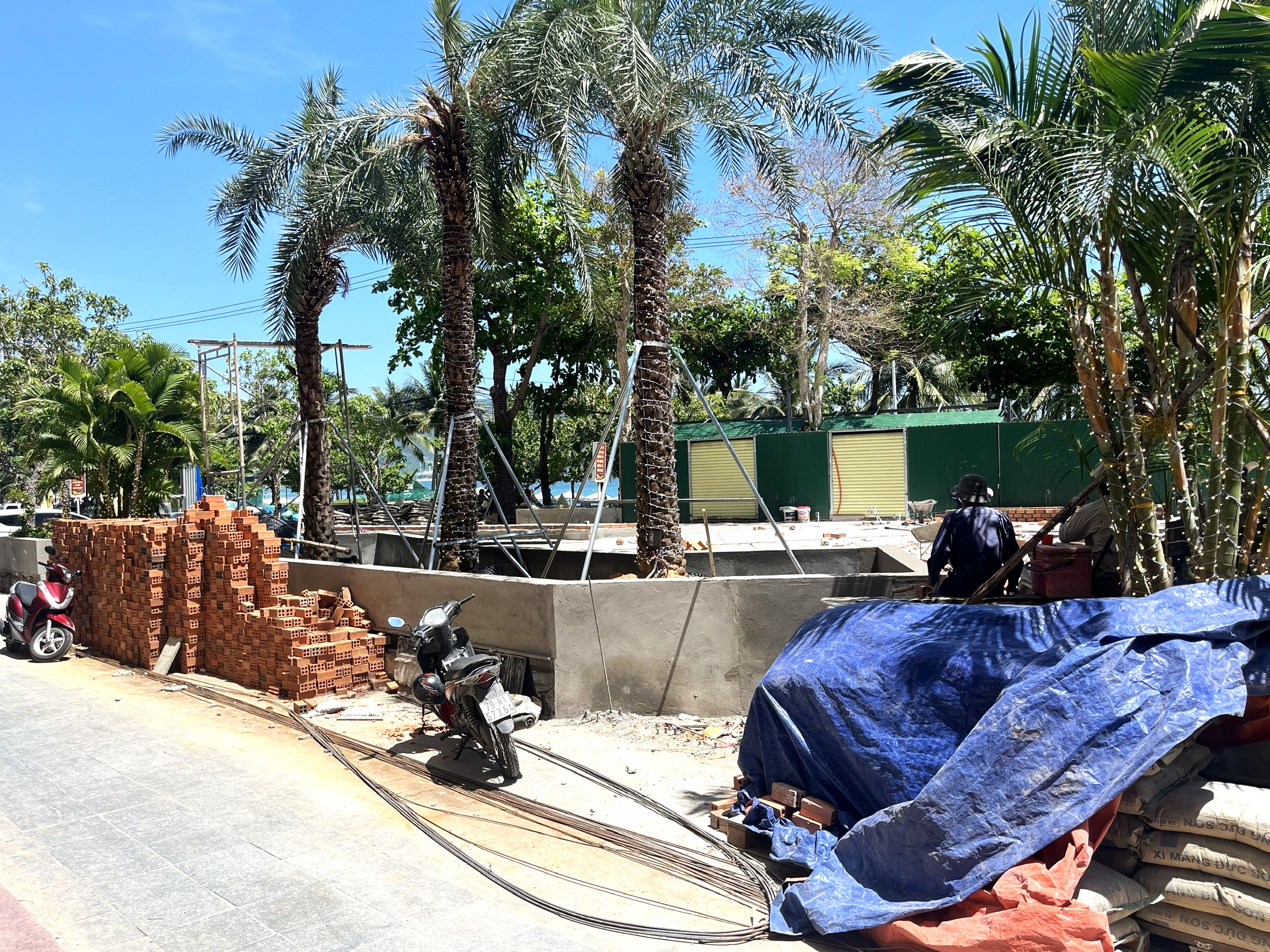 Xây dựng quán cà phê trái phép ở khu căn hộ cao cấp Mường Thanh Viễn Triều? - Ảnh 4. Xây dựng quán cà phê trái phép ở khu căn hộ cao cấp Mường Thanh Viễn Triều? - Ảnh 4.