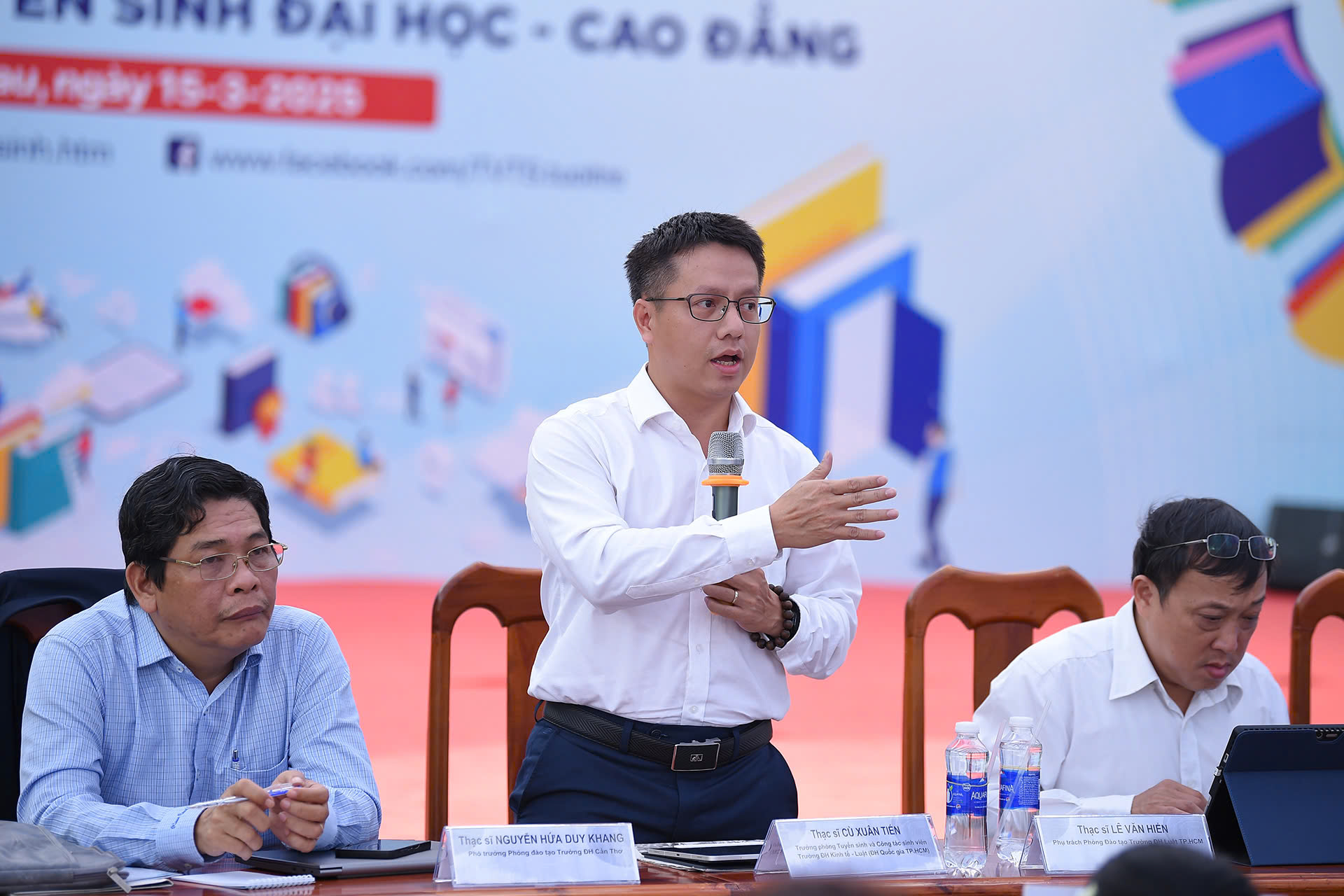Học sinh Cà Mau hỏi 'học gì để phát triển vuông tôm, ao cá?' - Ảnh 3.