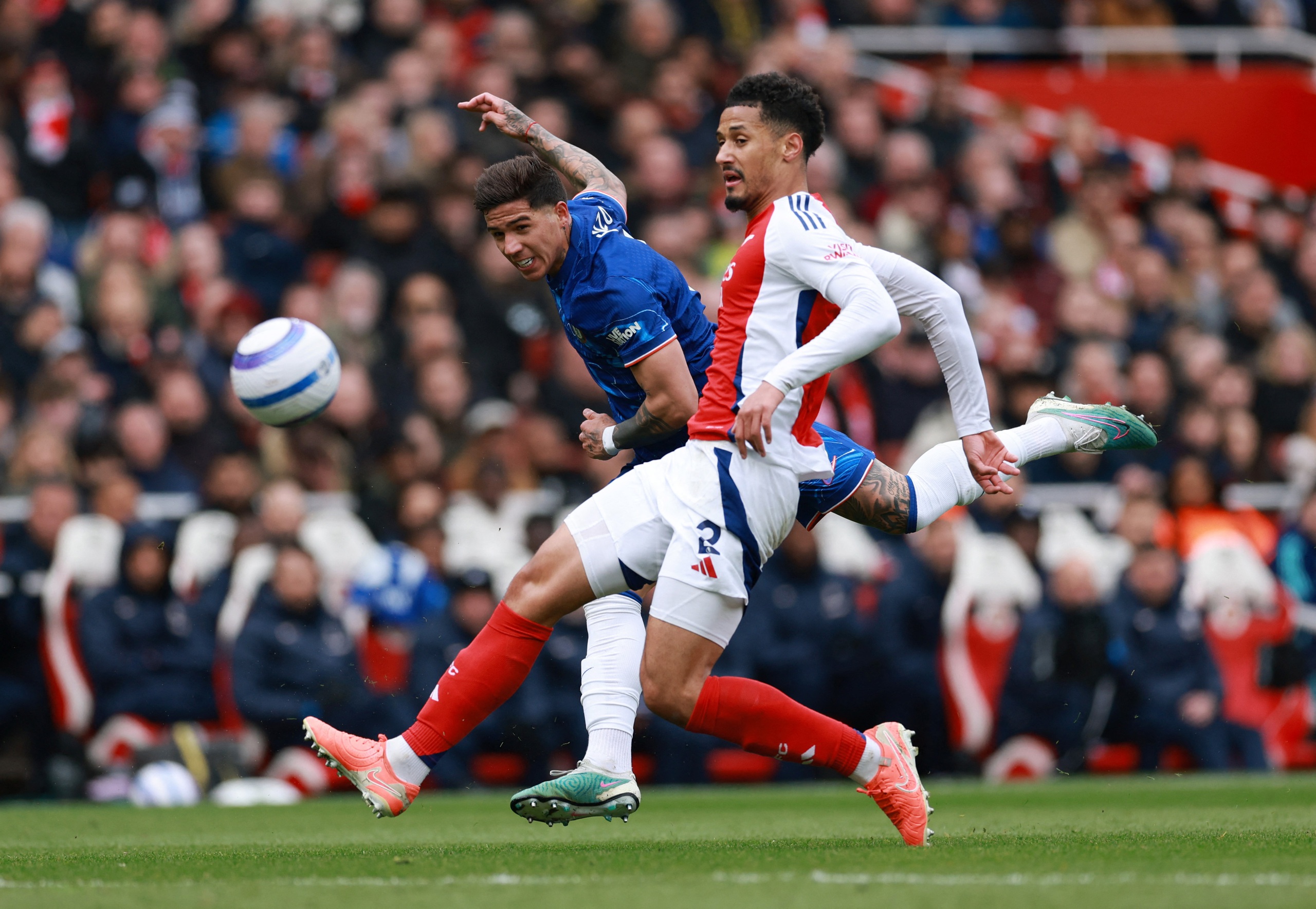 Arsenal lại thắng nhờ 'phạt góc' - Ảnh 2.