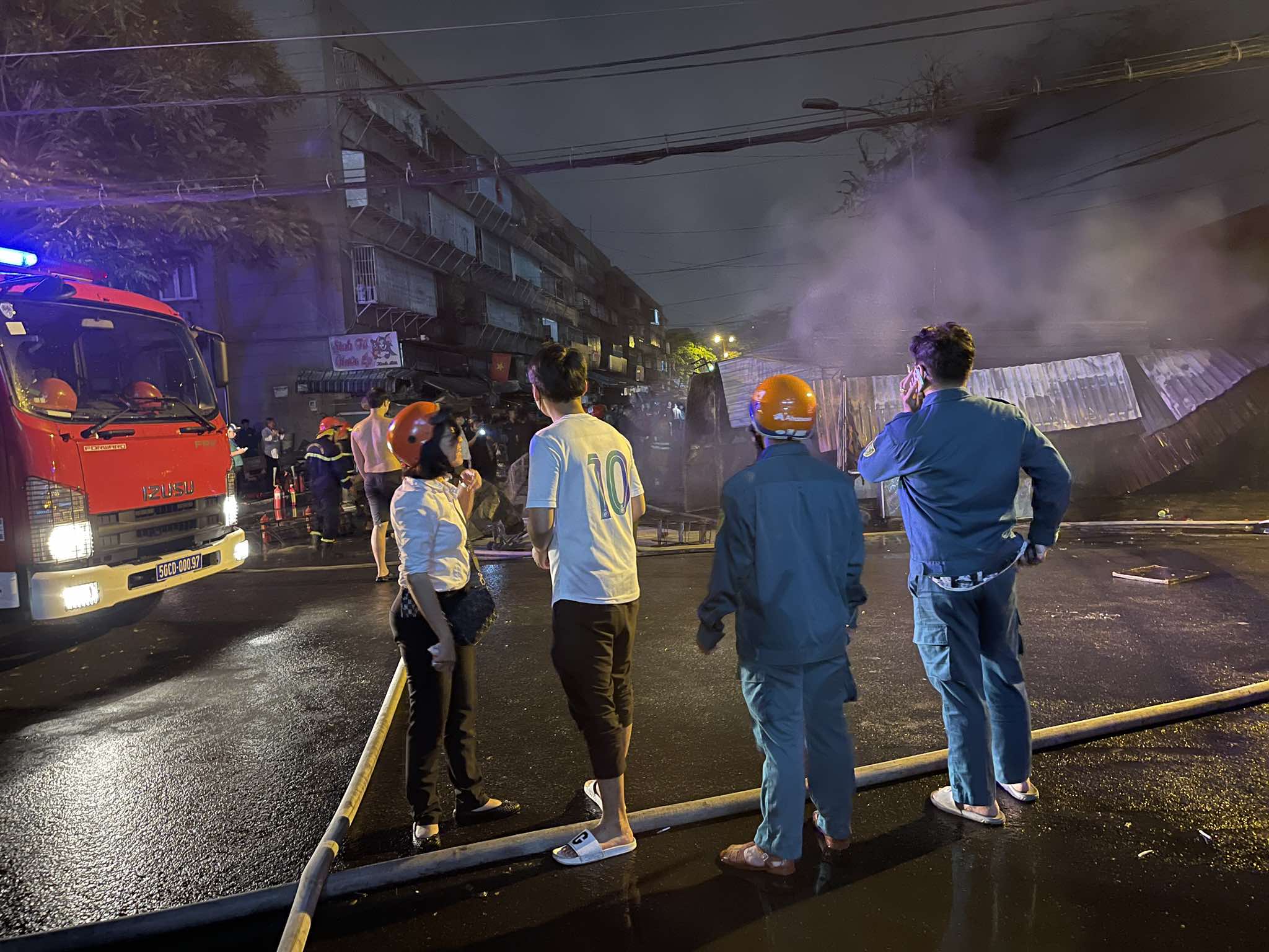 Cháy lớn dãy ki ốt ở chợ Thanh Đa, quận Bình Thạnh - Ảnh 5.