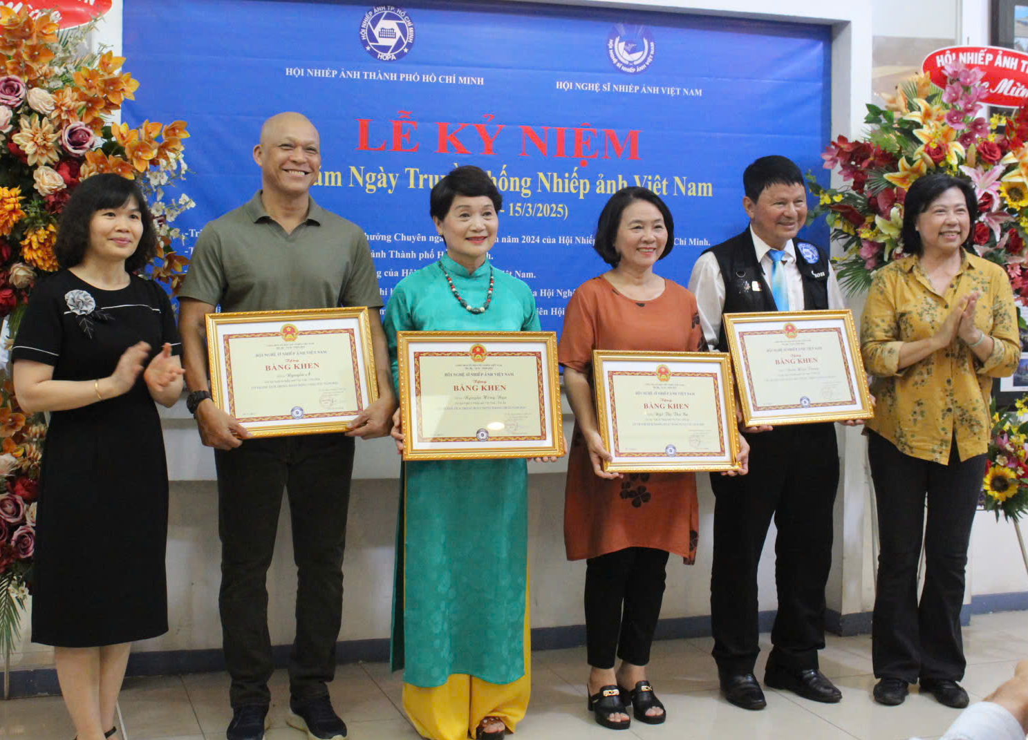 Ngắm TP.HCM hiện đại, năng động qua sách ảnh 'TP.HCM - 50 năm tự hào bản anh hùng ca' - Ảnh 5. Ngắm TP.HCM hiện đại, năng động qua sách ảnh 'TP.HCM - 50 năm tự hào bản anh hùng ca' - Ảnh 5.