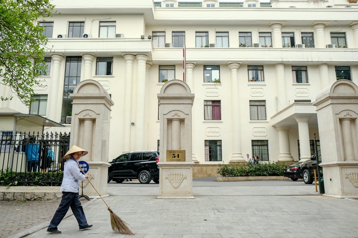 Bộ Công Thương lên tiếng sau vụ dùng xe công vượt định mức, nói đang thẩm định giá thanh lý - Ảnh 1.