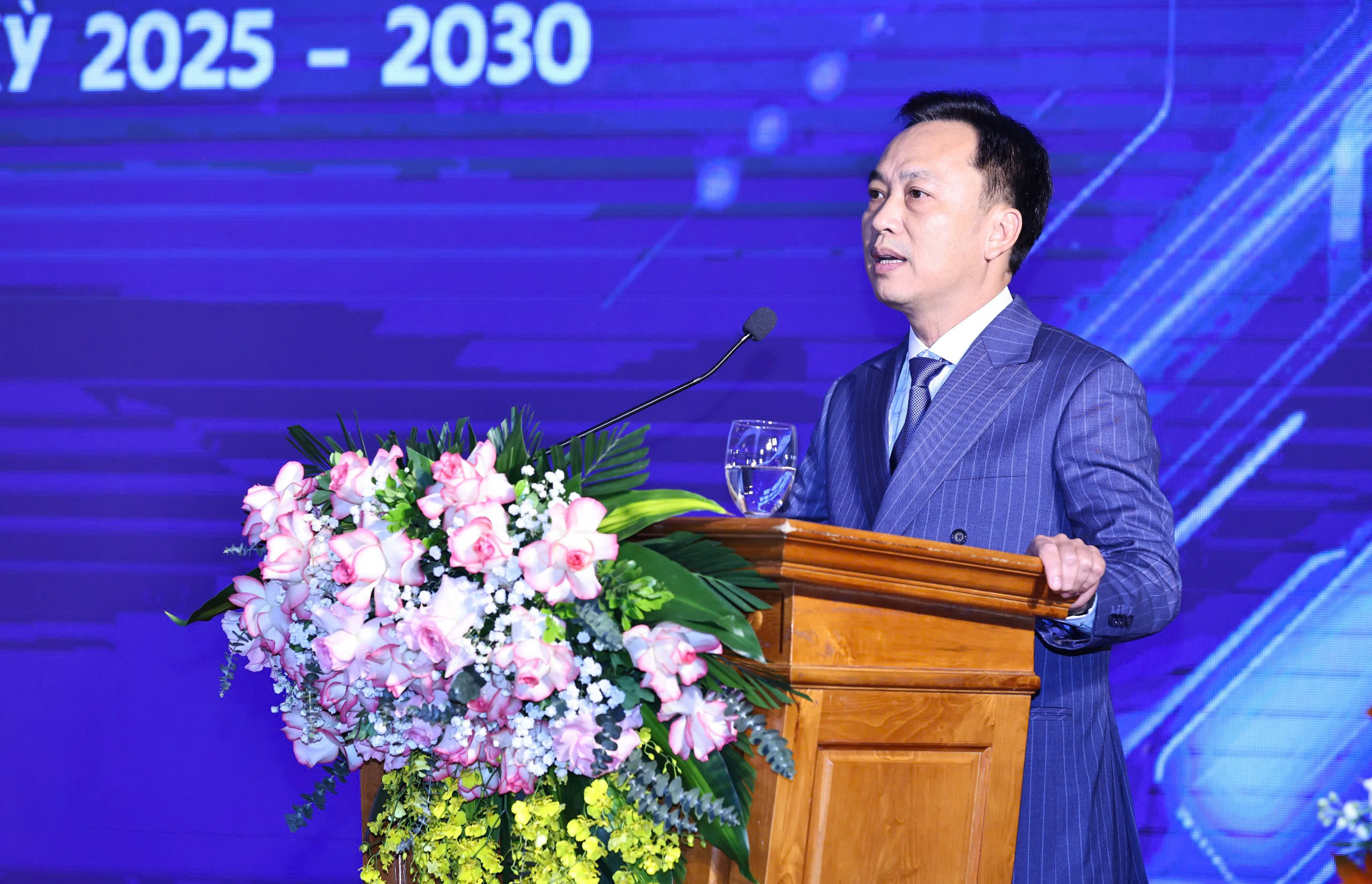 Công bố quyết định thành lập Đoàn Thanh niên Chính phủ - Ảnh 1. Công bố quyết định thành lập Đoàn Thanh niên Chính phủ - Ảnh 1.