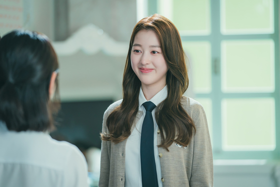 Seo Kang Jun và Jin Ki Joo 'gây sốt' với Undercover High School; Jang Da Ah đàm phán phim mới...- Ảnh 2.