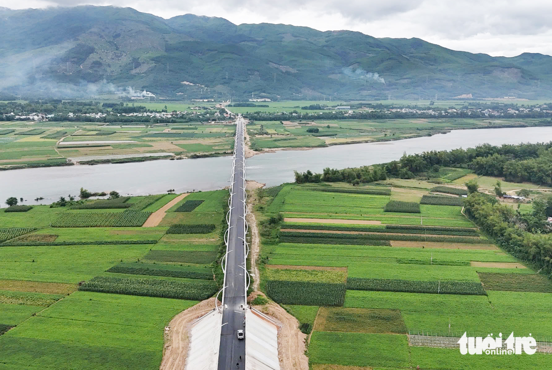 Thông xe kỹ thuật 2 cây cầu vượt hai sông Vu Gia, Thu Bồn dài hơn 1,7 km - Ảnh 6.