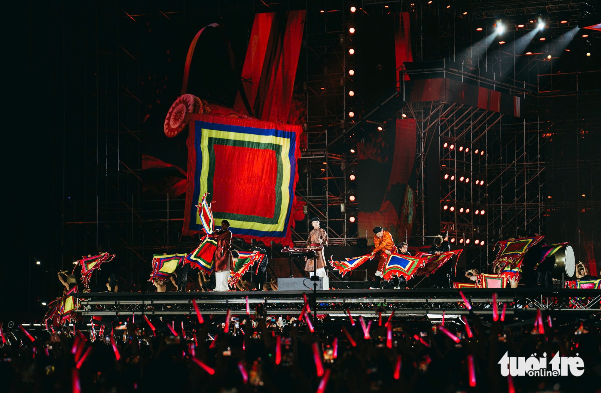 兄は数えきれないほどの困難を乗り越え、コンサート5で北へ戻ってきます - 写真2。 Anh trai vượt ngàn chông gai sẽ trở lại miền Bắc với concert 5 - Ảnh 2.