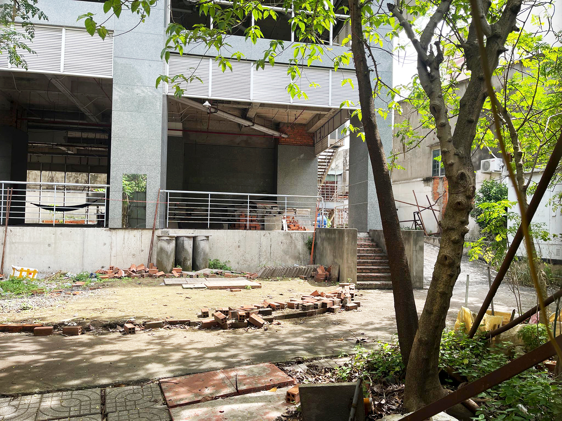 'Chung cư ma' giữa thành phố: Người mua nhà tuyệt vọng đợi chờ - Ảnh 2. 'Chung cư ma' giữa thành phố: Người mua nhà tuyệt vọng đợi chờ - Ảnh 2.