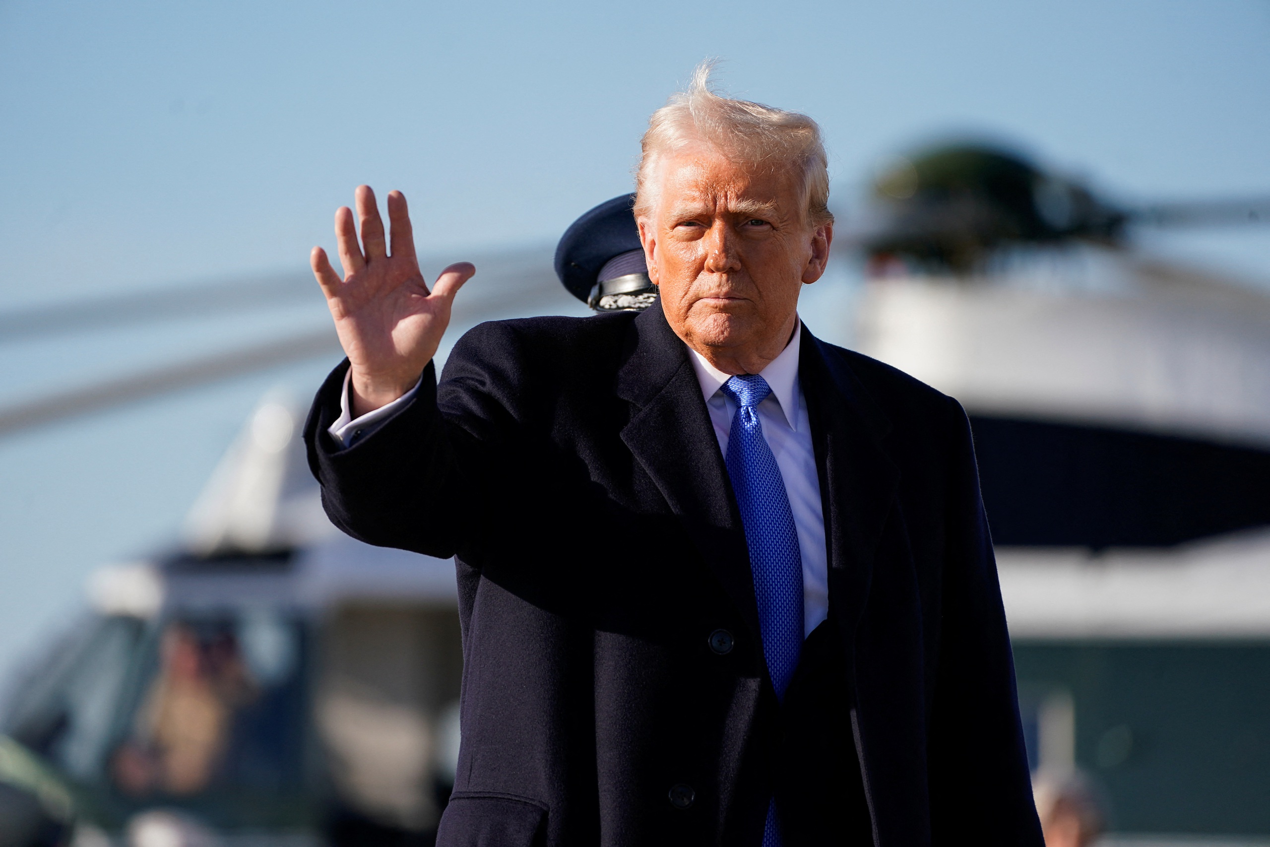 Căng thẳng pháp lý lên cao, ông Trump hạ lệnh trừng phạt các bên tham gia kiện Nhà Trắng - Ảnh 1. Ông Trump ra lệnh trừng phạt các bên tham gia kiện Nhà Trắng - Ảnh 1.