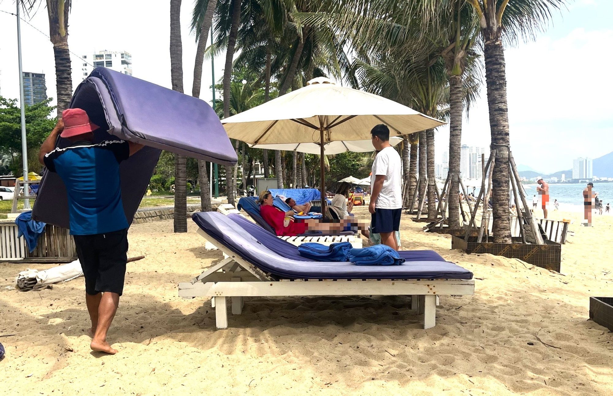 Vụ khách sạn cho thuê lại bãi biển Nha Trang: Chính quyền lập đoàn thanh, kiểm tra - Ảnh 4. bãi biển - Ảnh 3.