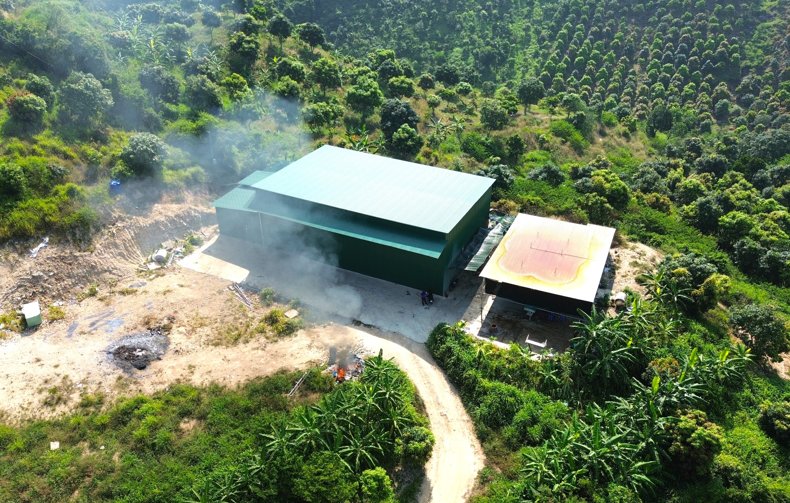Vụ triệt phá xưởng sản xuất ma túy lớn nhất trước nay: Người dân không ngờ là xưởng sản xuất ma túy - Ảnh 9. Xưởng sản xuất ma túy lớn nhất trước nay: Dân tưởng người lạ thuê đất làm rẫy - Ảnh 1.