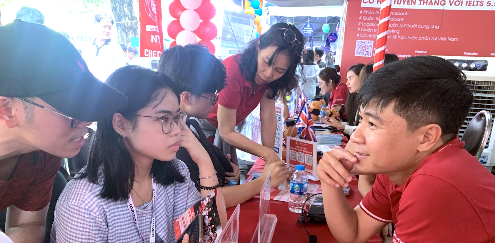 Bộ Giáo dục và Đào tạo công bố phương pháp quy đổi điểm xét tuyển đại học - Ảnh 1.