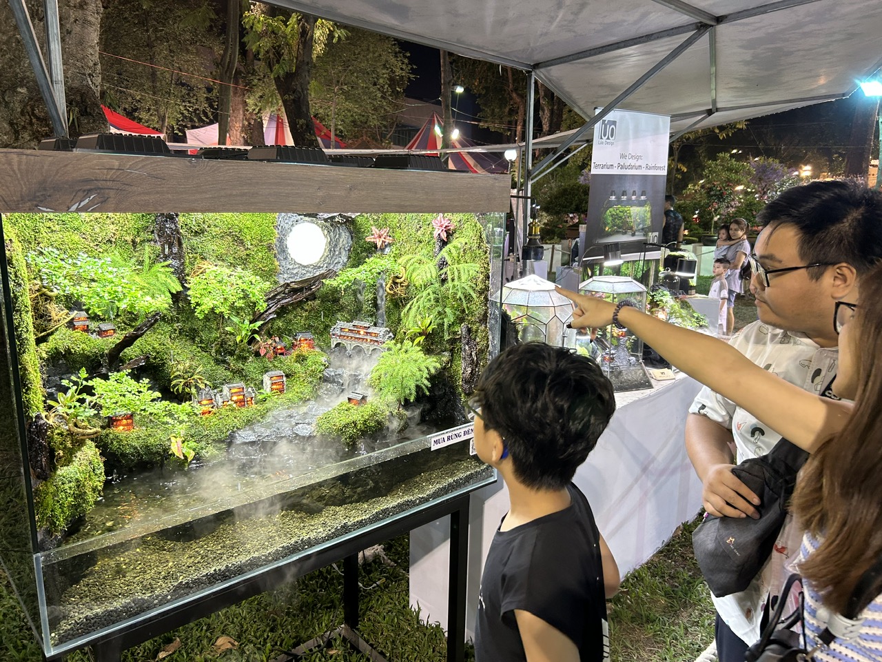 Proudly showcasing Ho Chi Minh City's Book Street and Nguyen Hue Flower Street - Photo 3. Tự hào Đường sách TP.HCM, Đường hoa Nguyễn Huệ - Ảnh 3.