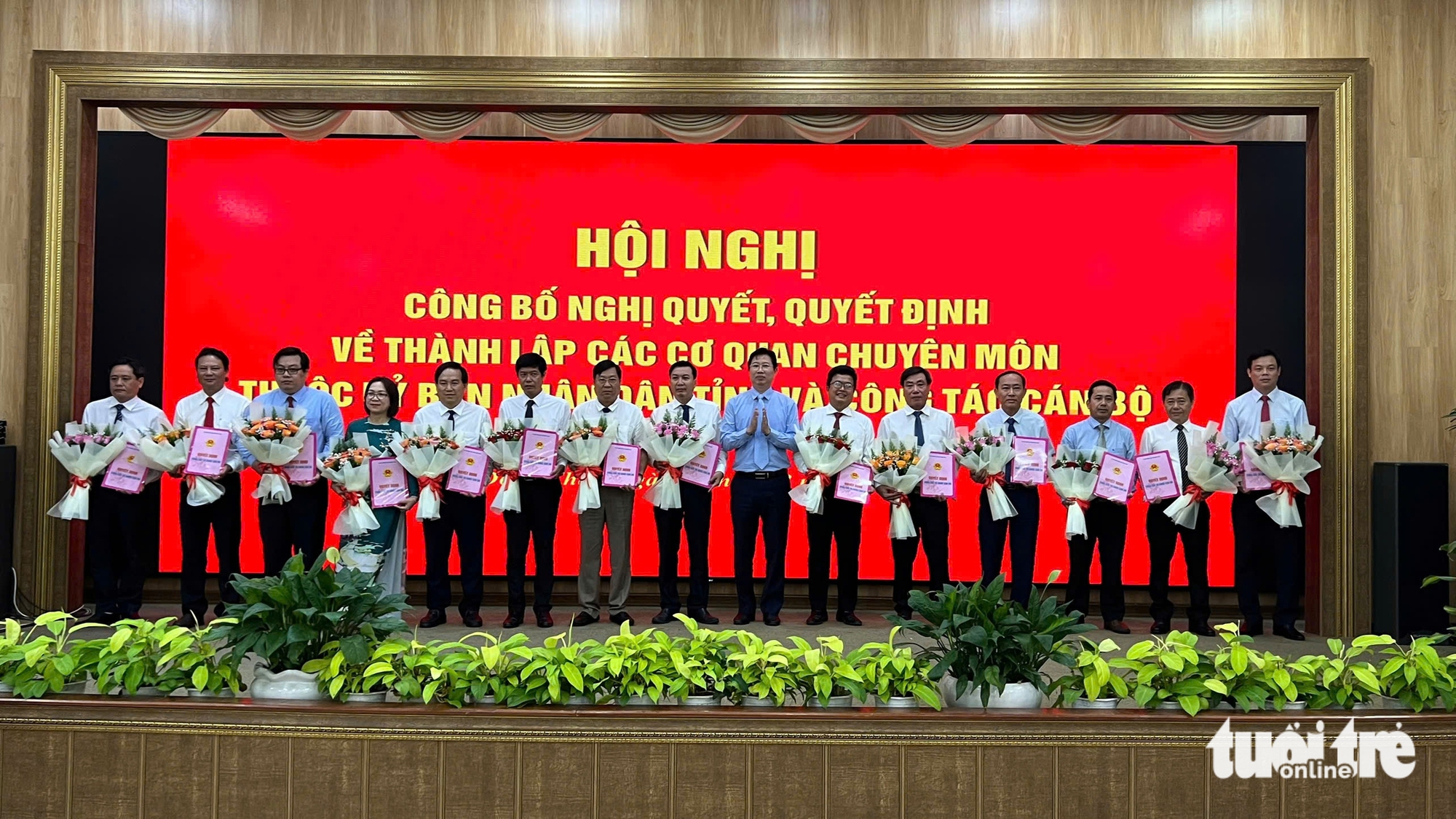 Trao quyết định quyền chủ tịch UBND tỉnh Đồng Tháp, bổ nhiệm 5 giám đốc sở mới - Ảnh 3.