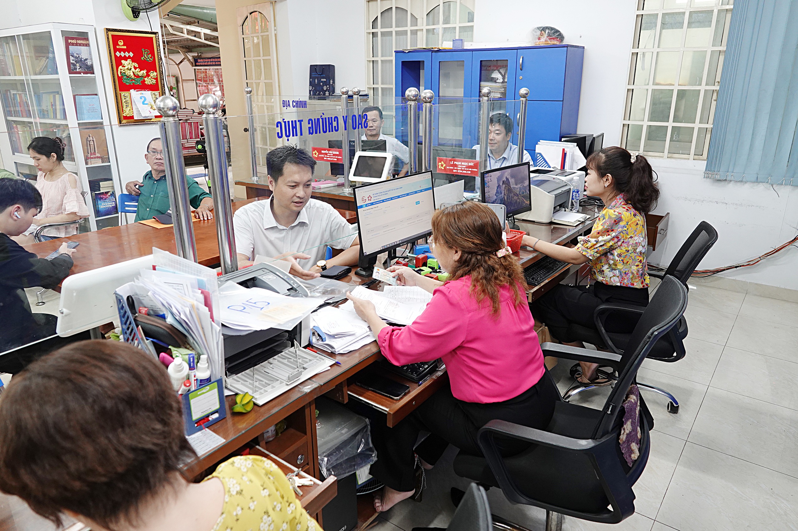 Sửa Hiến pháp để cải cách bộ máy - Ảnh 1.