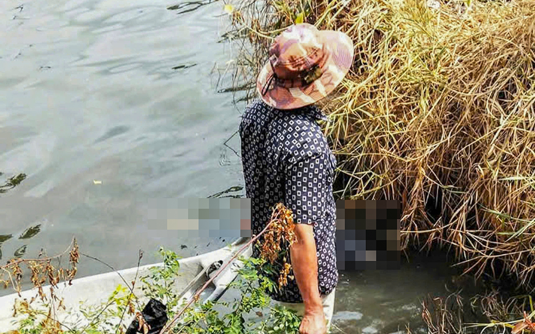 Cà Mau: Phát hiện thi thể nam sinh lớp 10 dưới sông - Ảnh 1. thi thể - Ảnh 1.