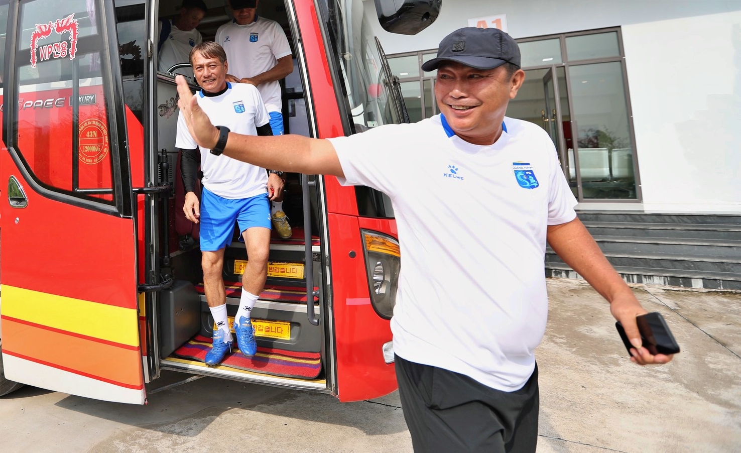 CLB Đà Nẵng Đón HLV Trần Minh Chiến Trong Cuộc Cứu Vãn Khẩn Cấp