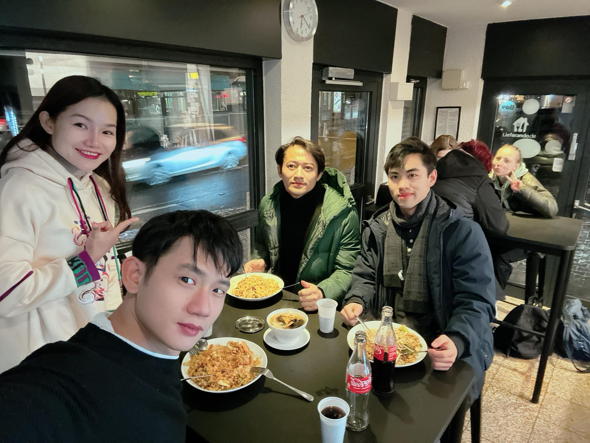 Thay đổi quan trọng ở hai doanh nghiệp của diễn viên Quý Bình - Ảnh 4. Chàng trai tốt bụng, hiền hoà, chào con... Quý Bình - Ảnh 5.